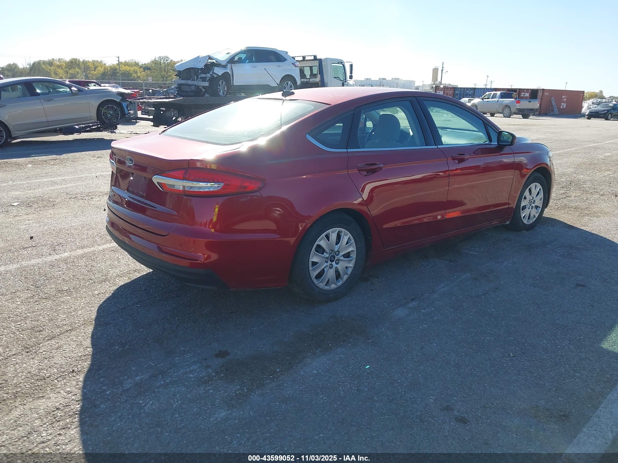 FORD FUSION image 4