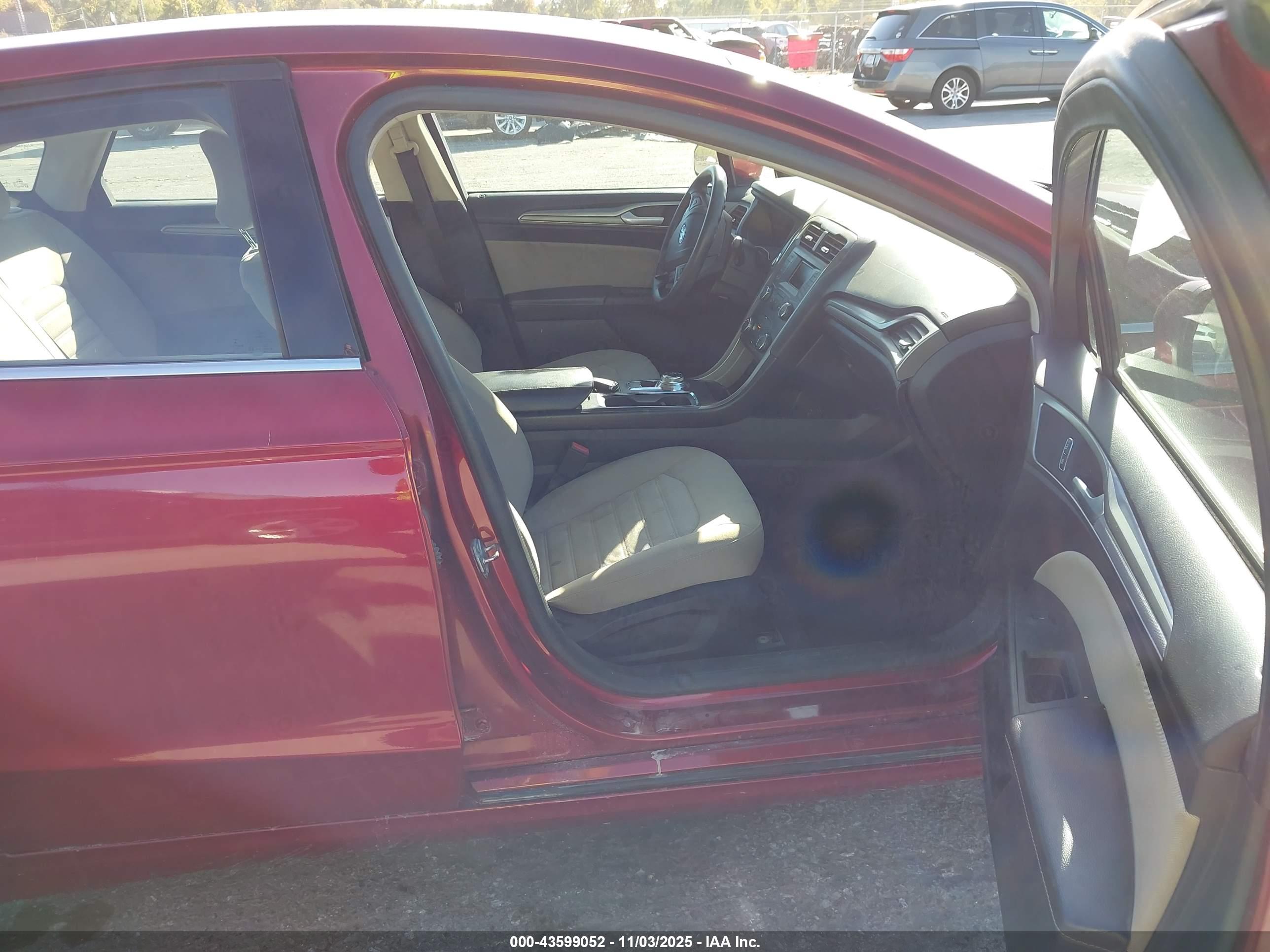 FORD FUSION image 5