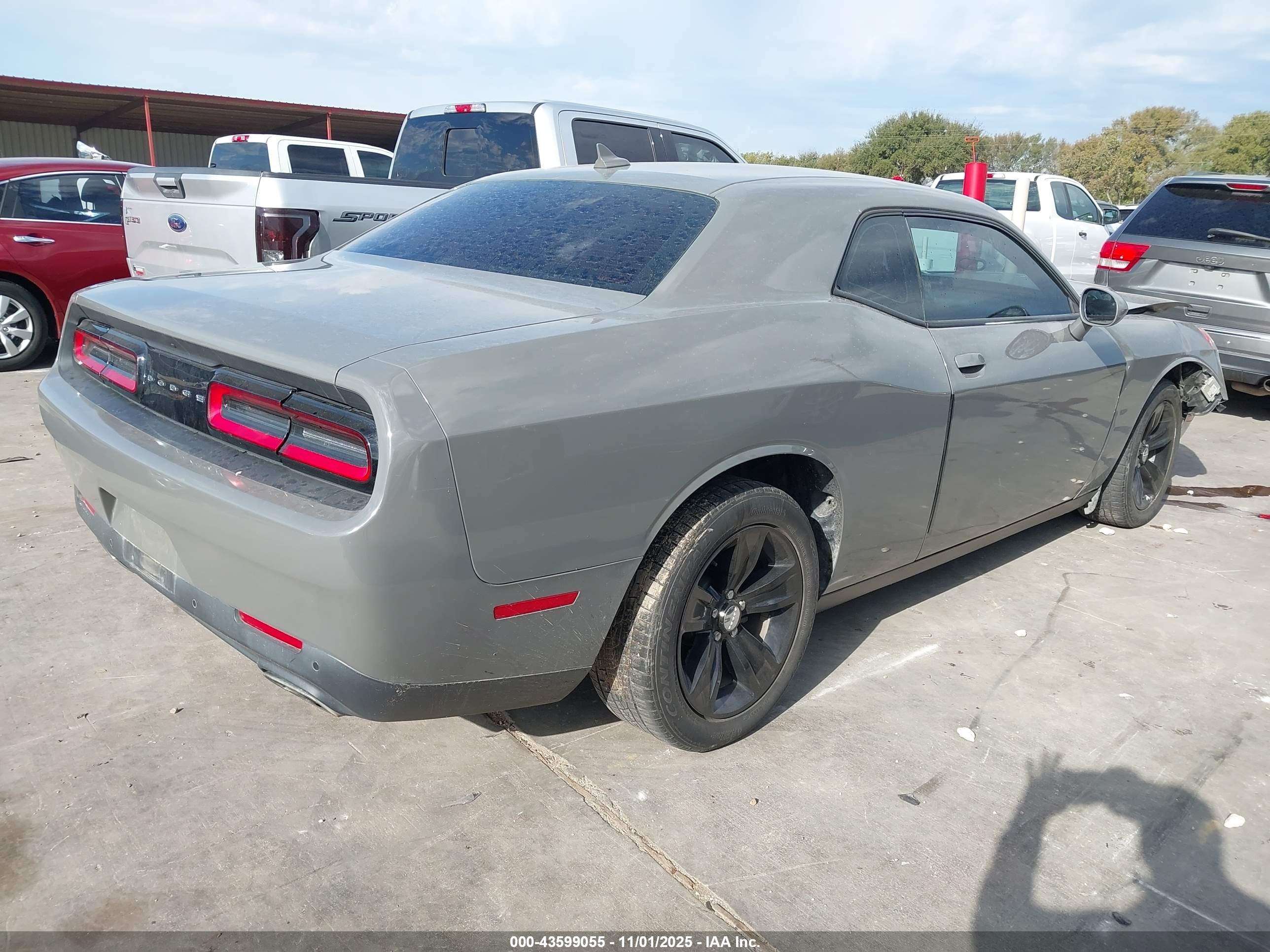 DODGE CHALLENGER image 4