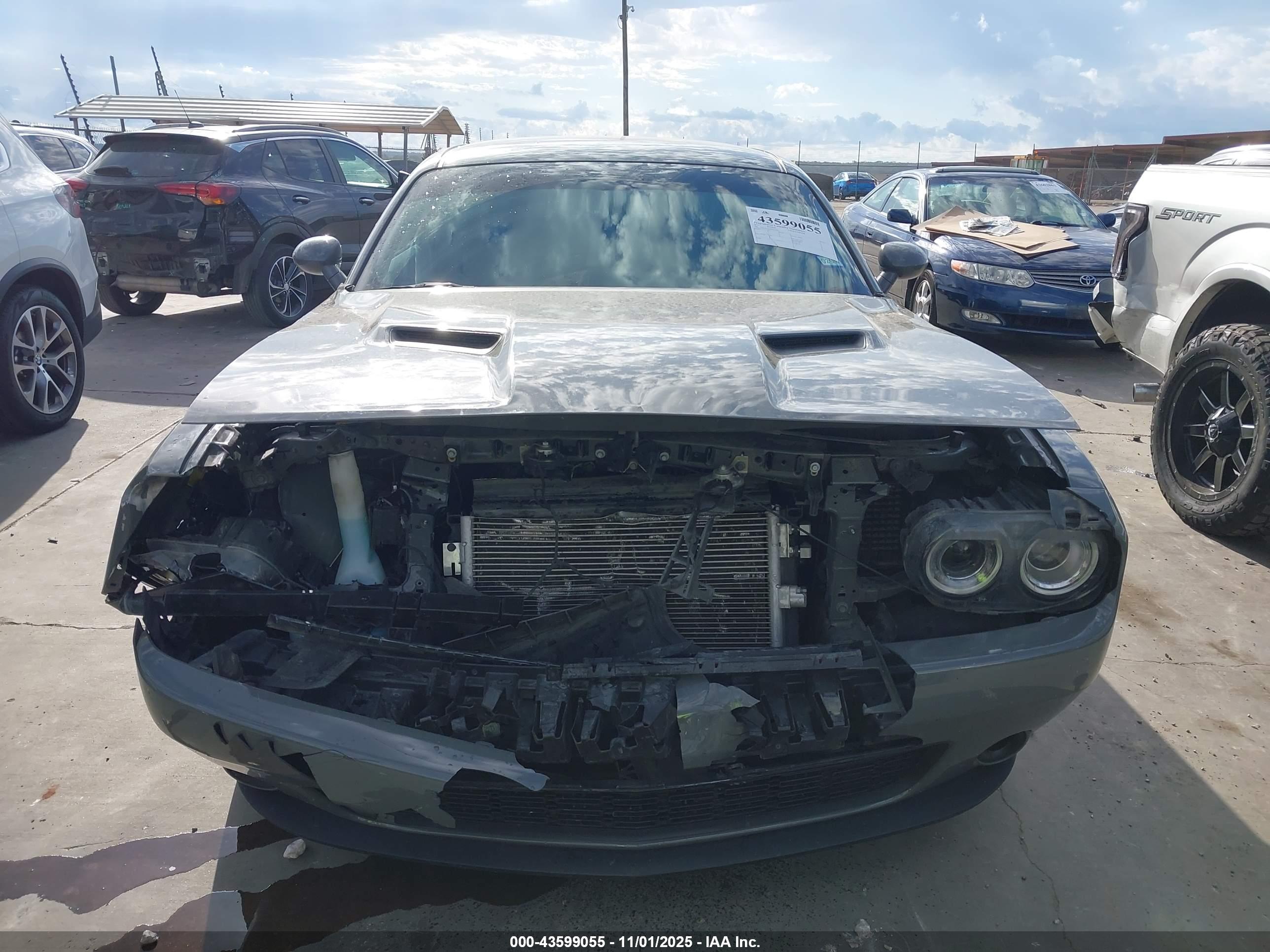 DODGE CHALLENGER image 6