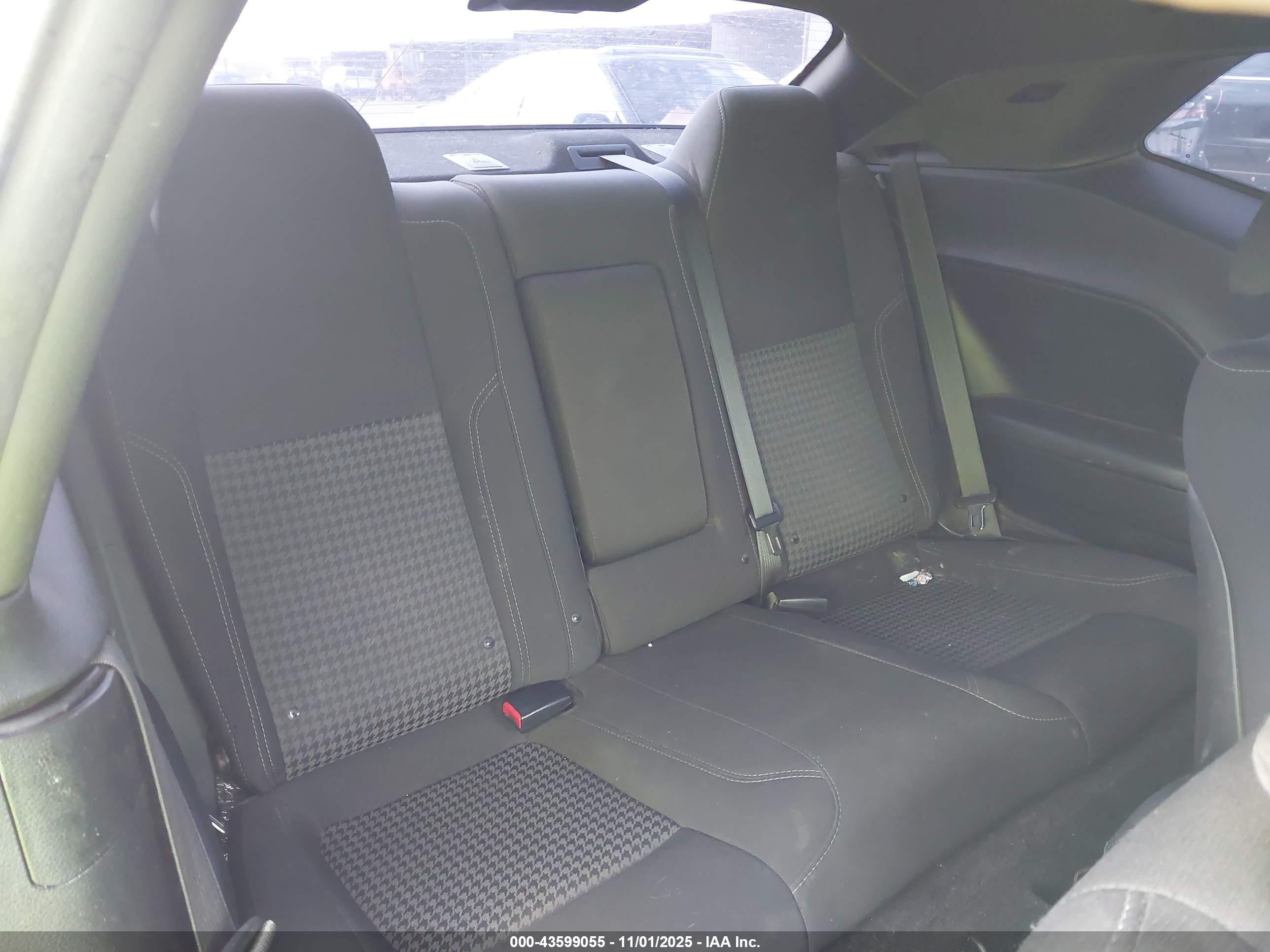 DODGE CHALLENGER image 8