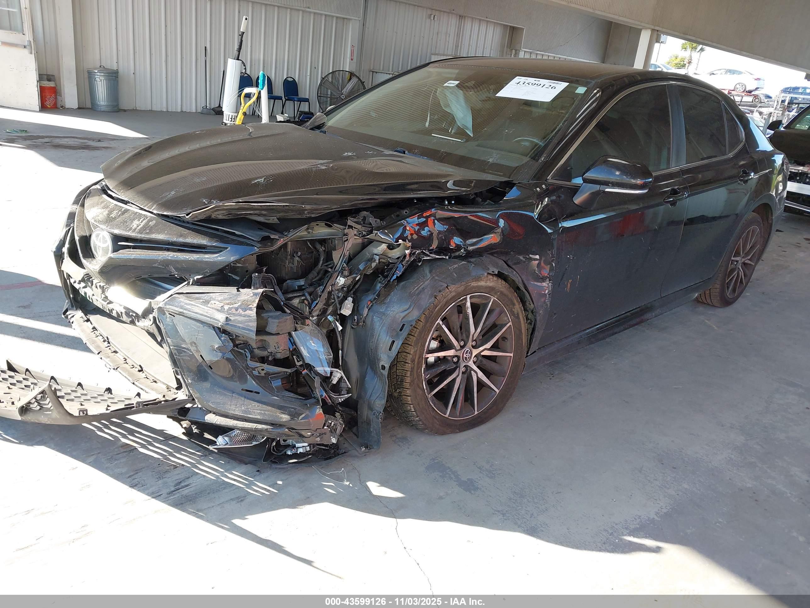 TOYOTA CAMRY image 2