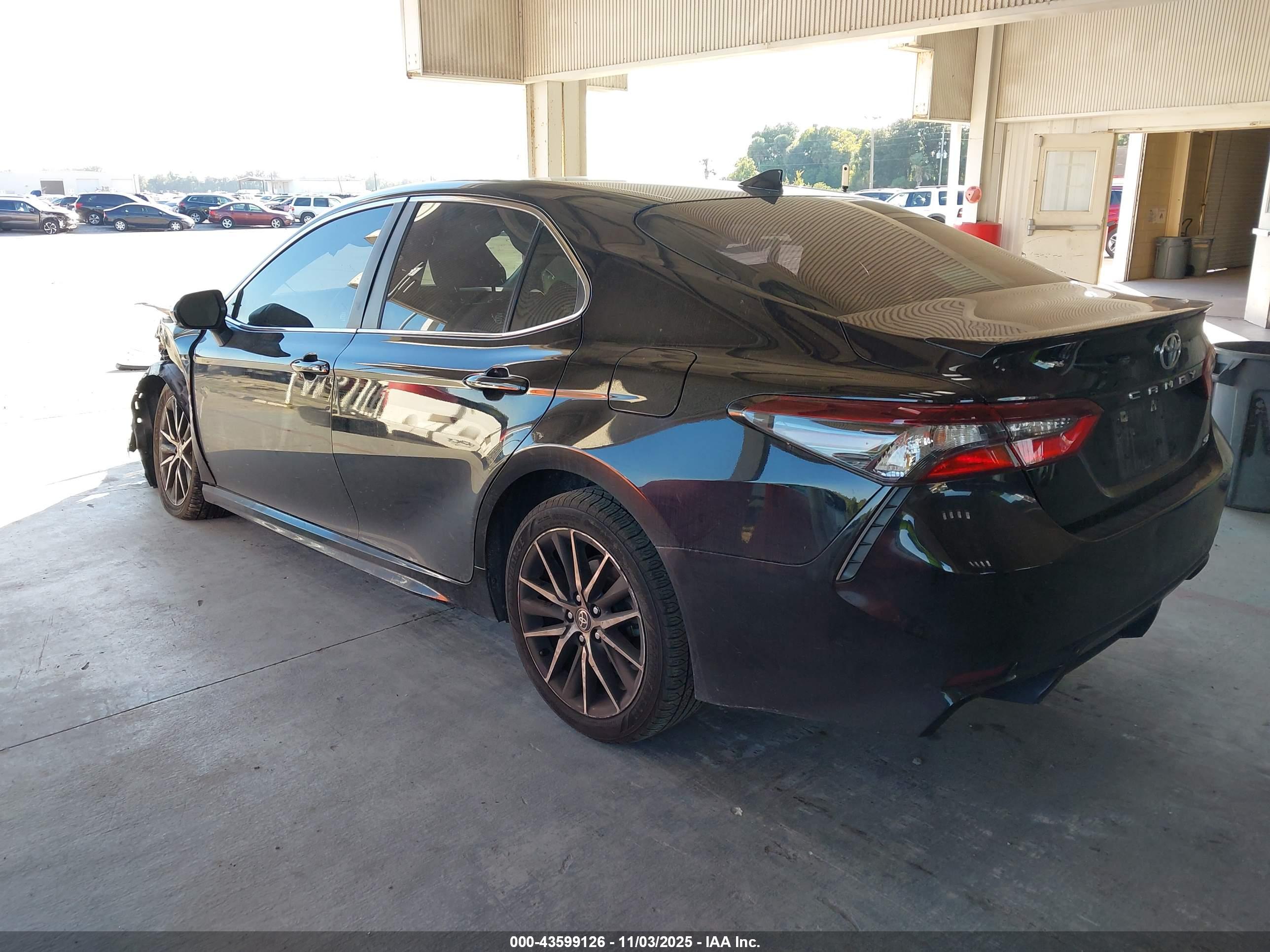 TOYOTA CAMRY image 3