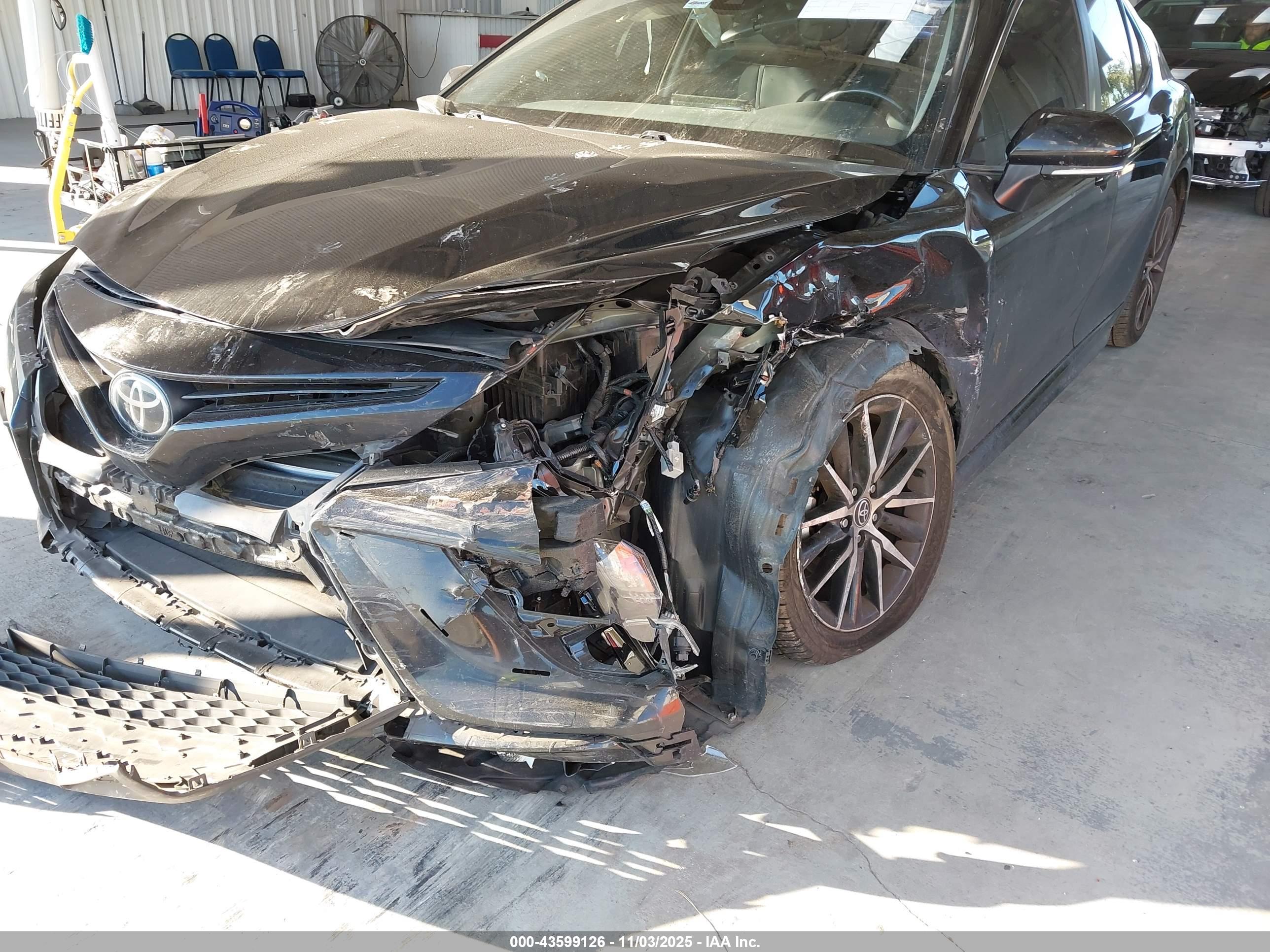 TOYOTA CAMRY image 6