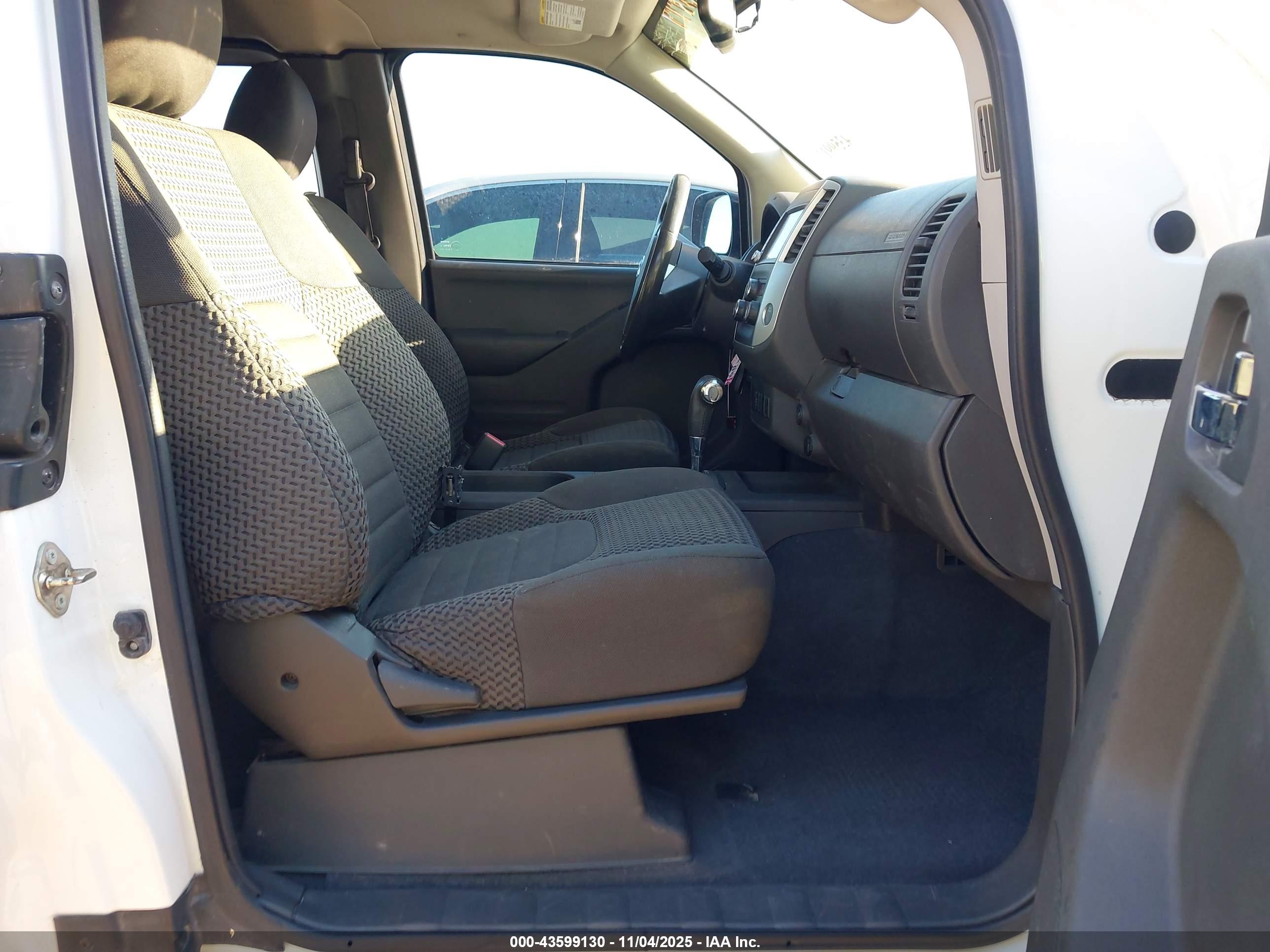 NISSAN FRONTIER image 5