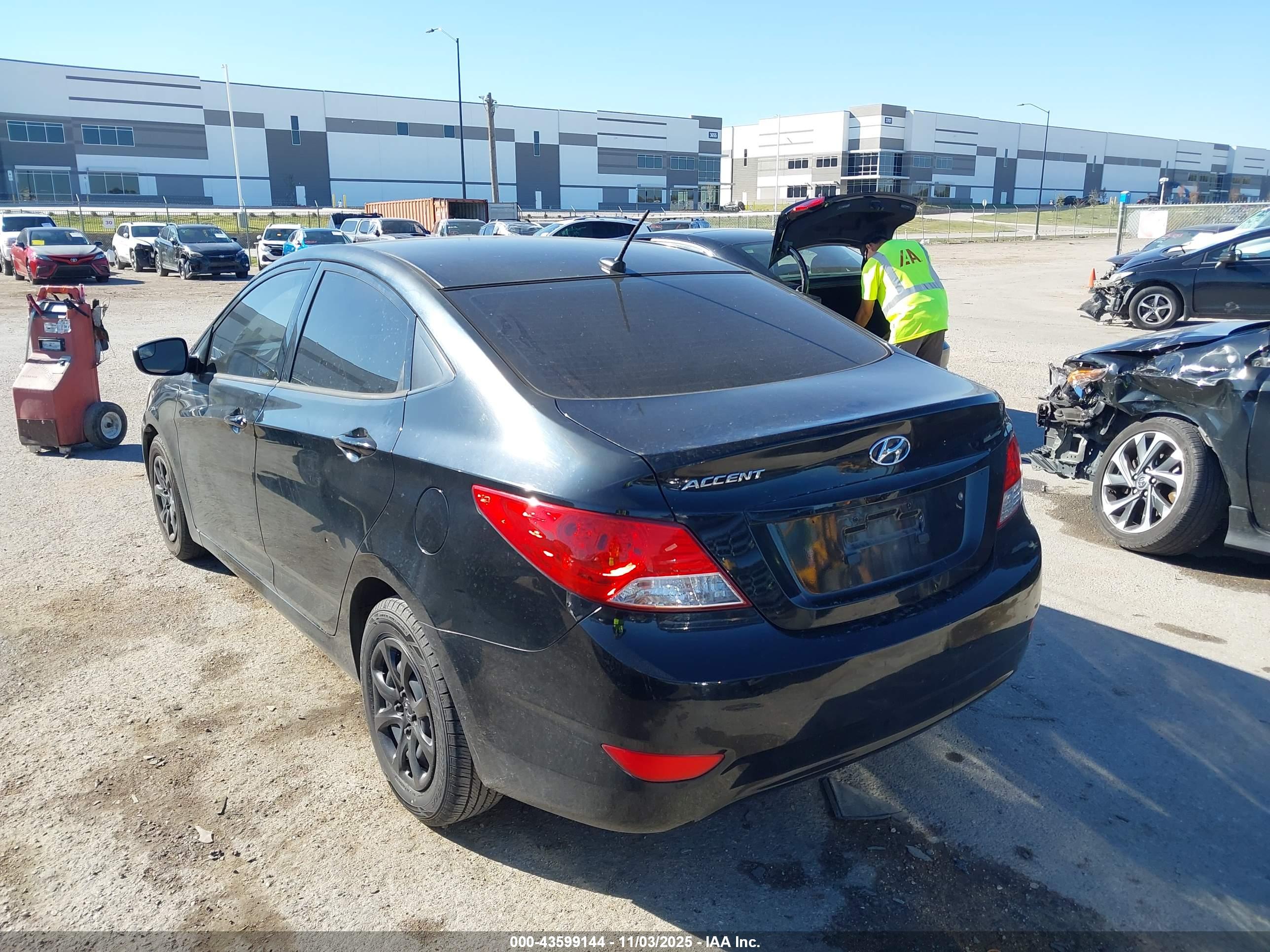 HYUNDAI ACCENT image 3