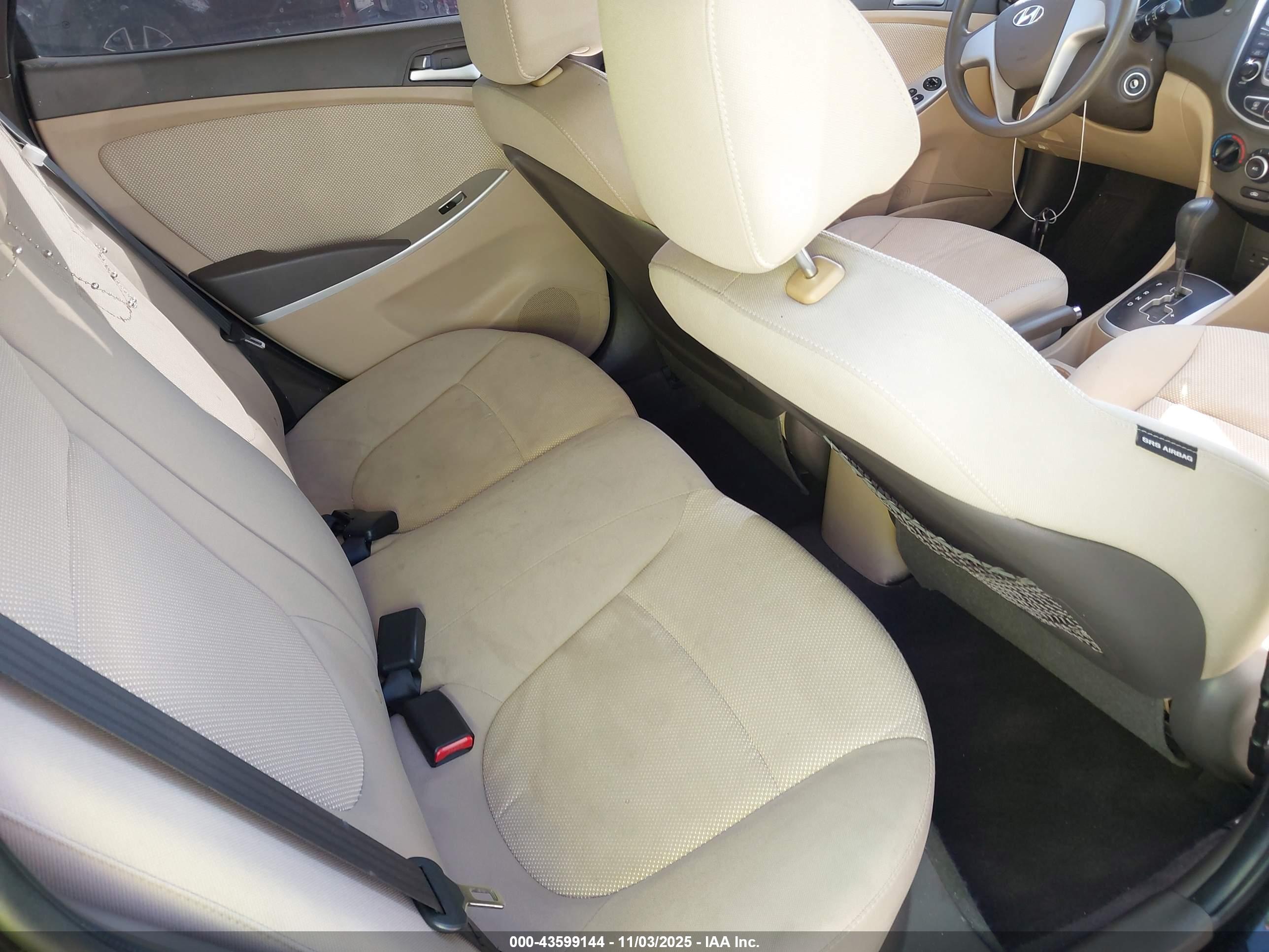 HYUNDAI ACCENT image 8