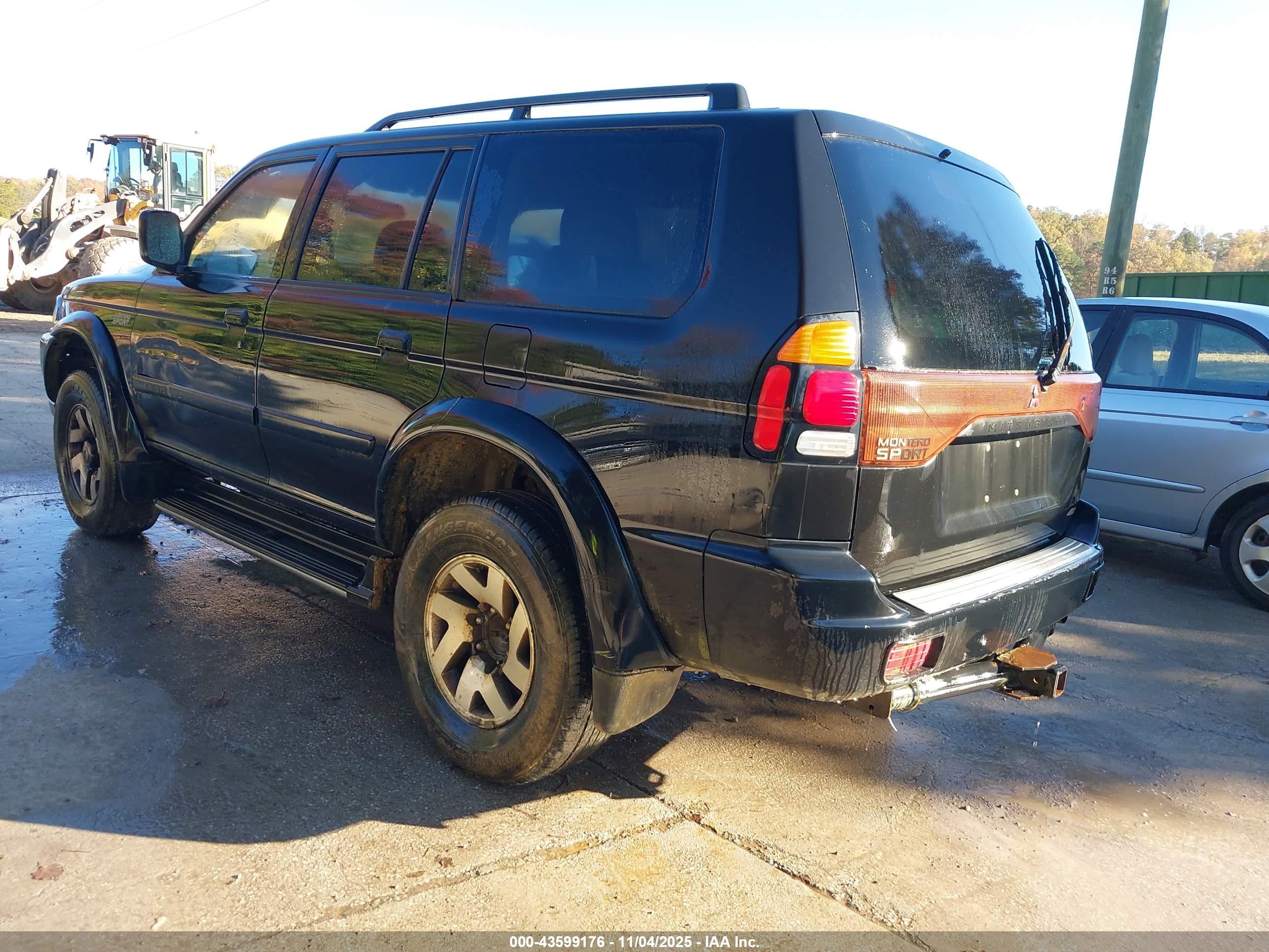 MITSUBISHI MONTERO image 3