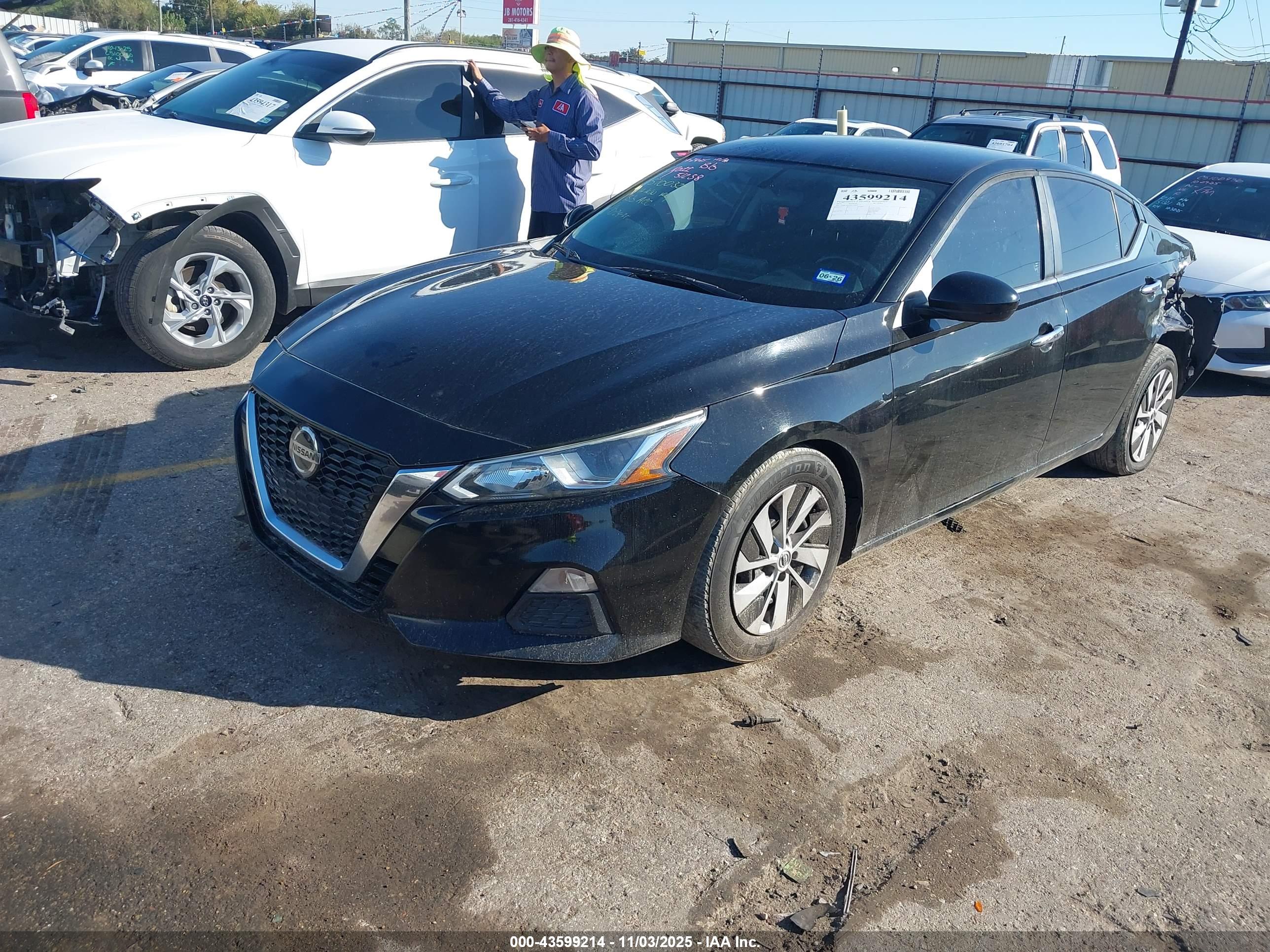 NISSAN ALTIMA image 2