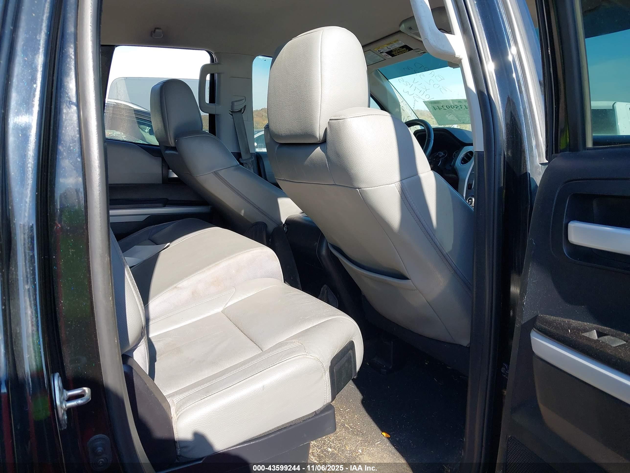 TOYOTA TUNDRA image 8