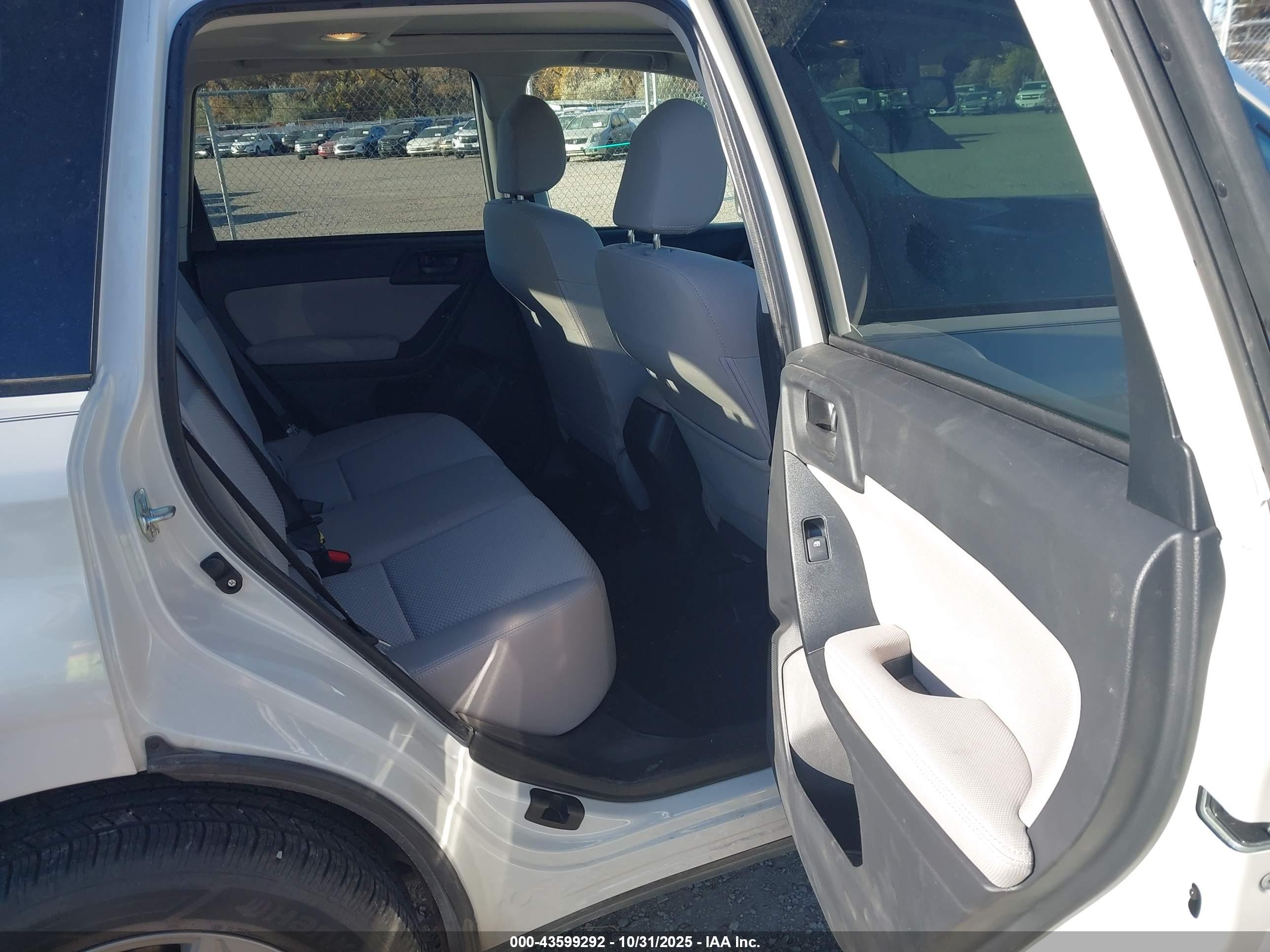 SUBARU FORESTER image 8