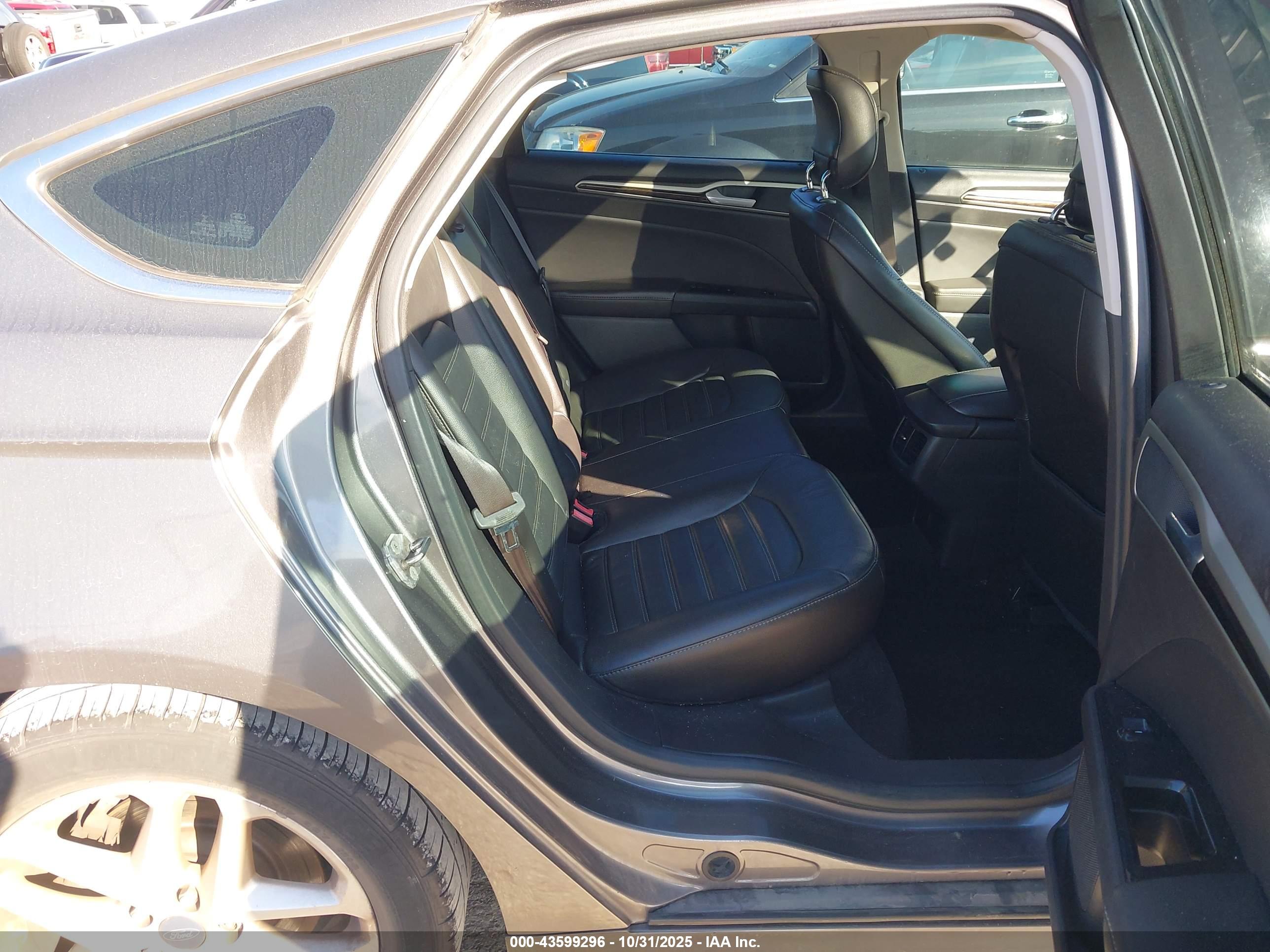 FORD FUSION image 8