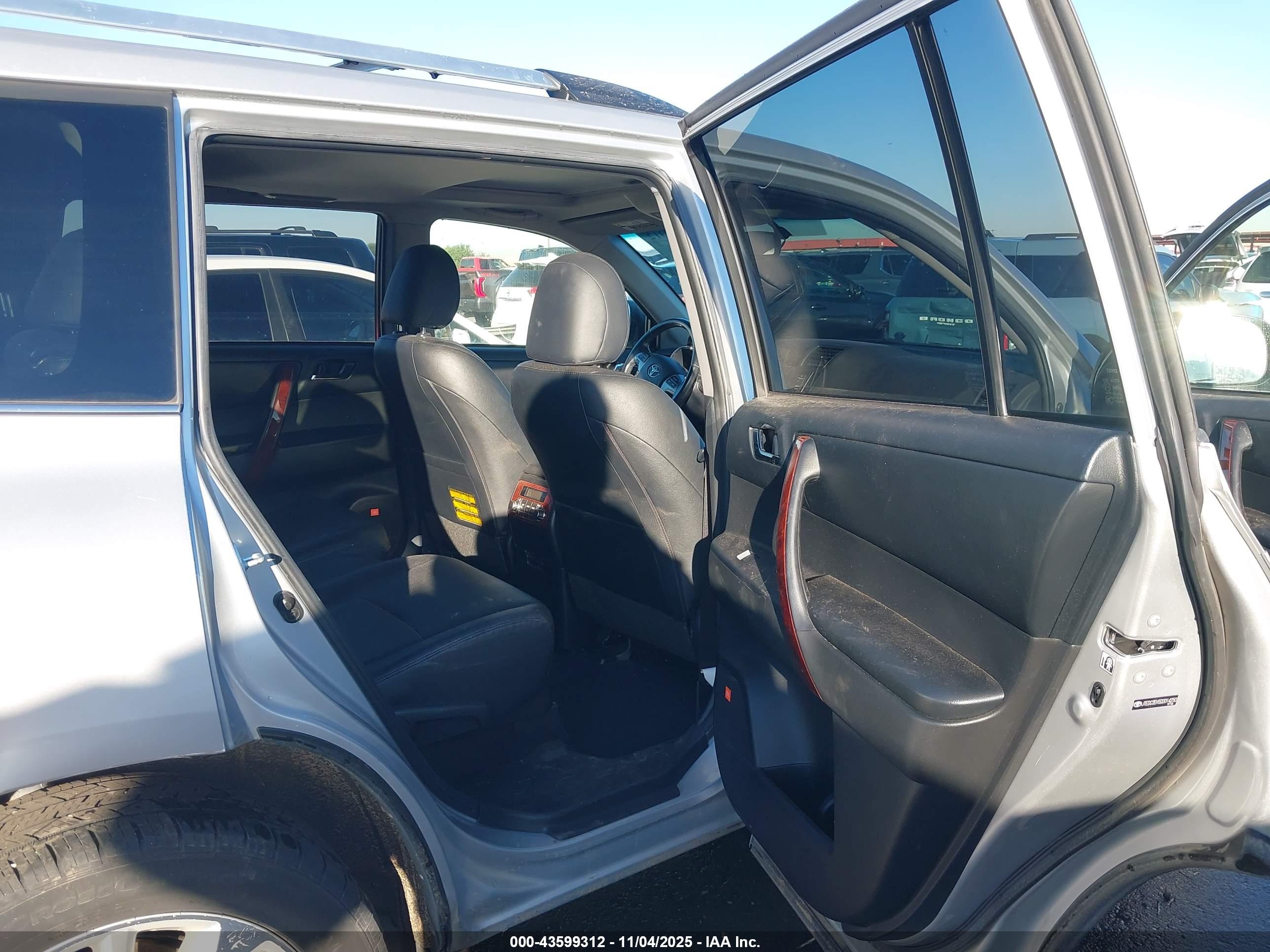 TOYOTA HIGHLANDER image 8