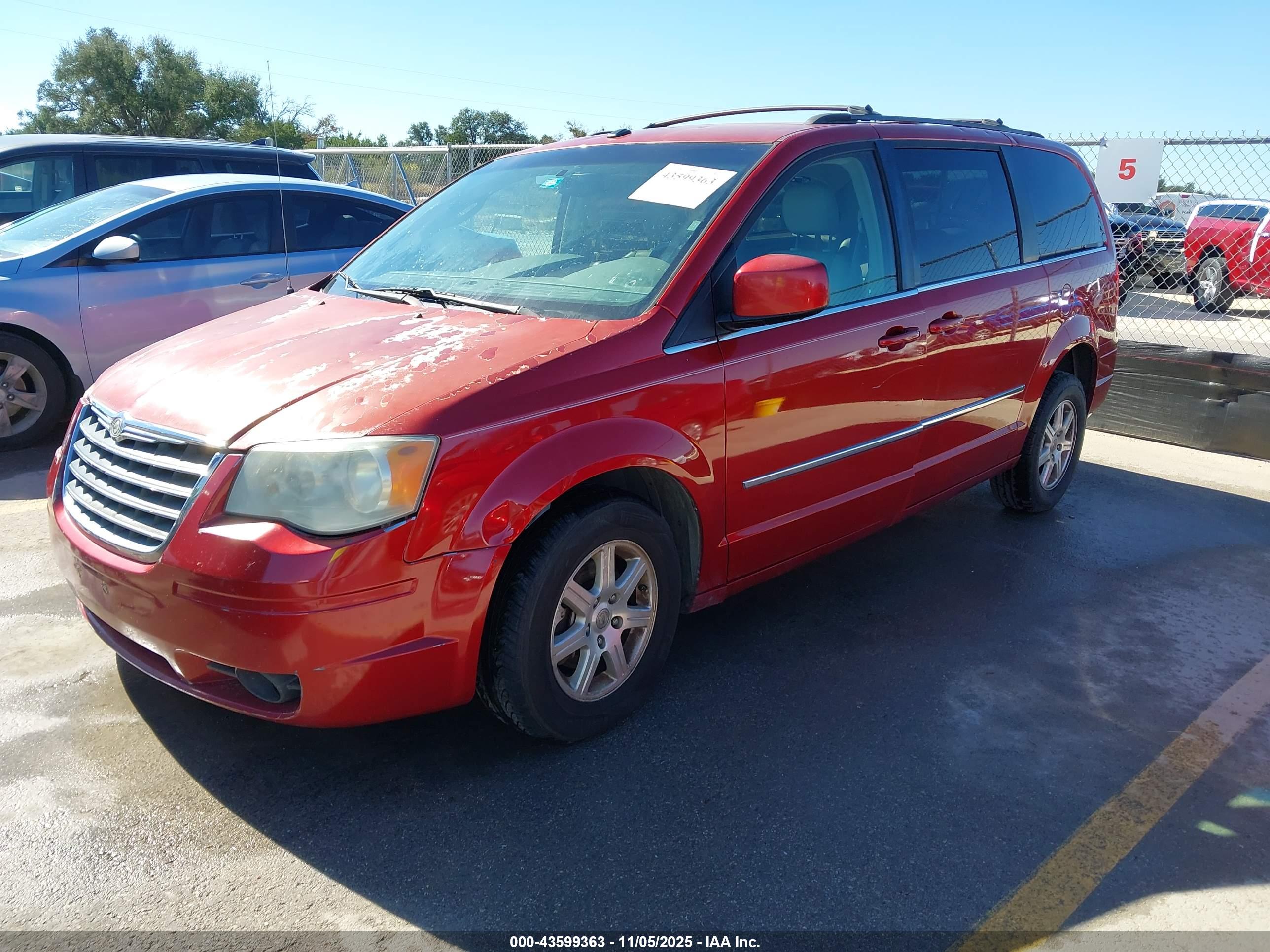 CHRYSLER TOWN image 2