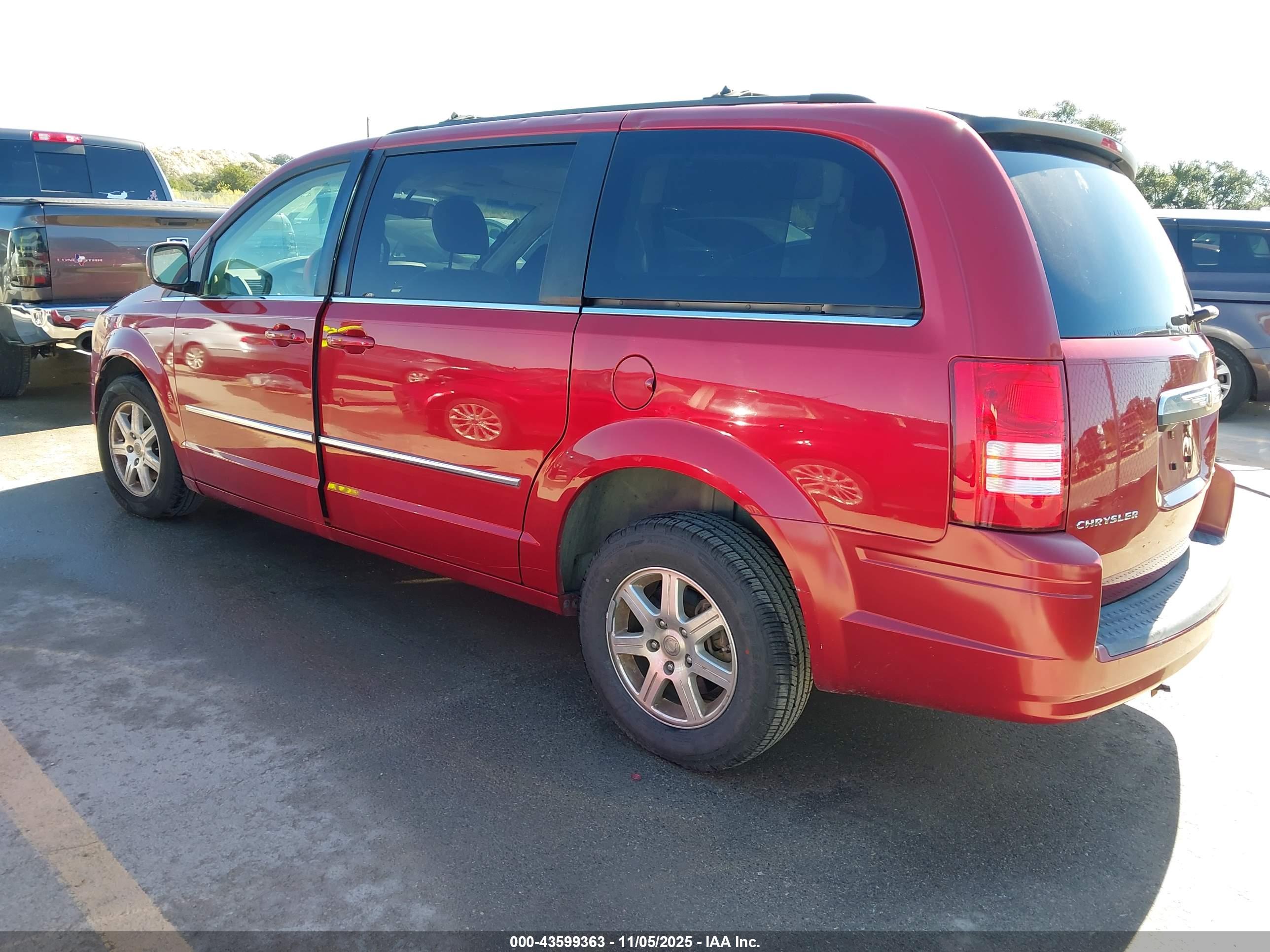 CHRYSLER TOWN image 3