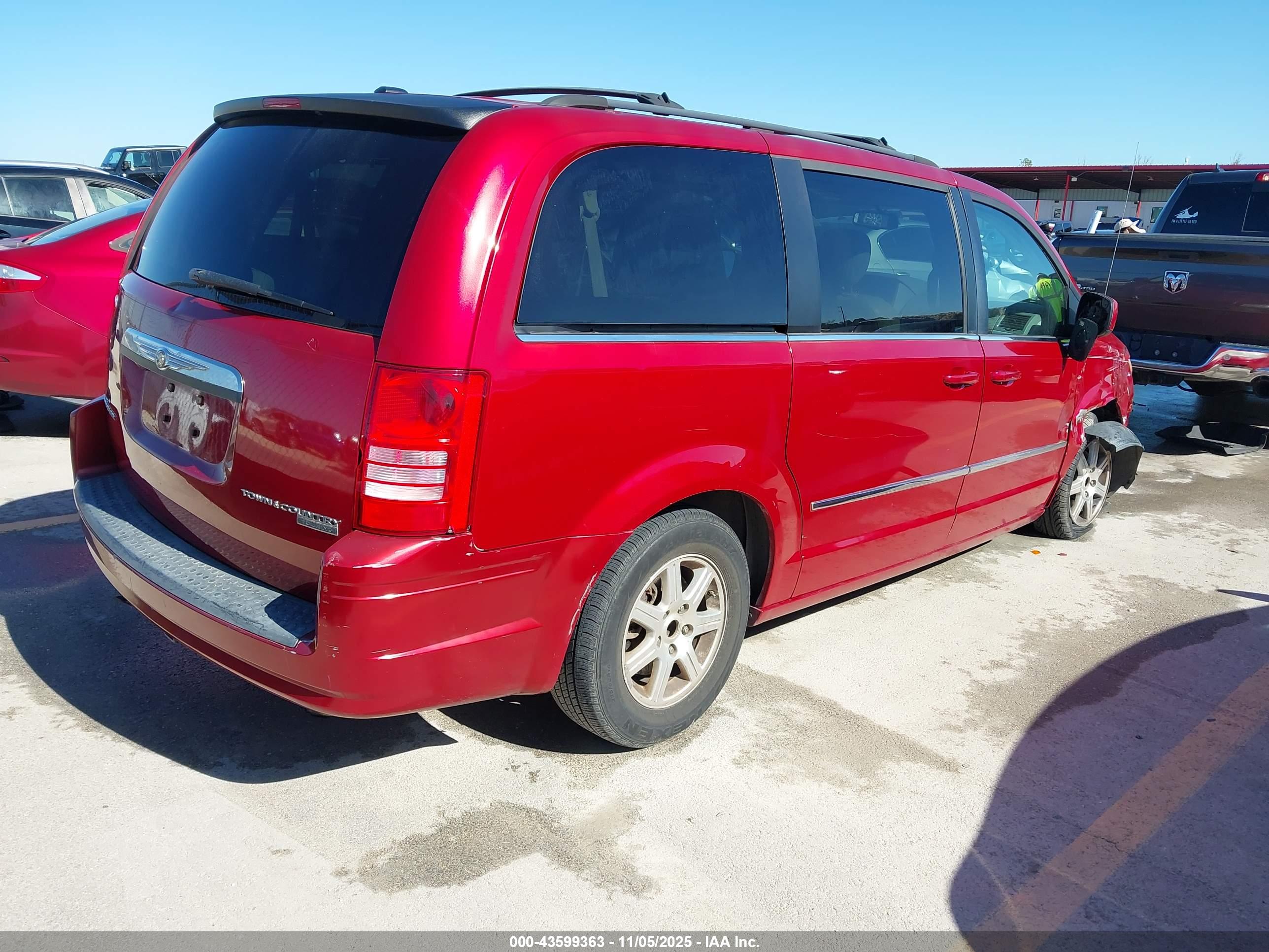 CHRYSLER TOWN image 4