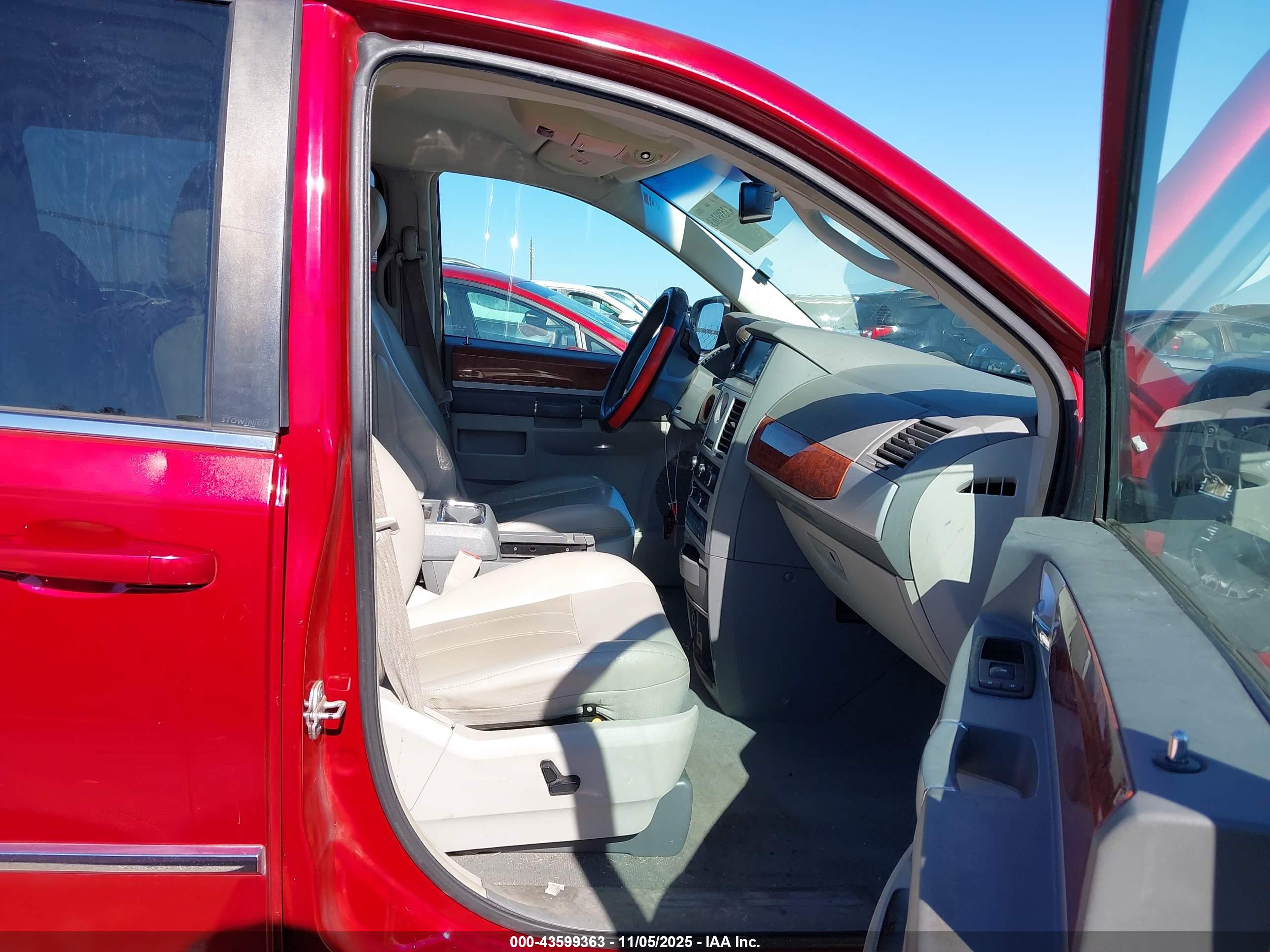 CHRYSLER TOWN image 5
