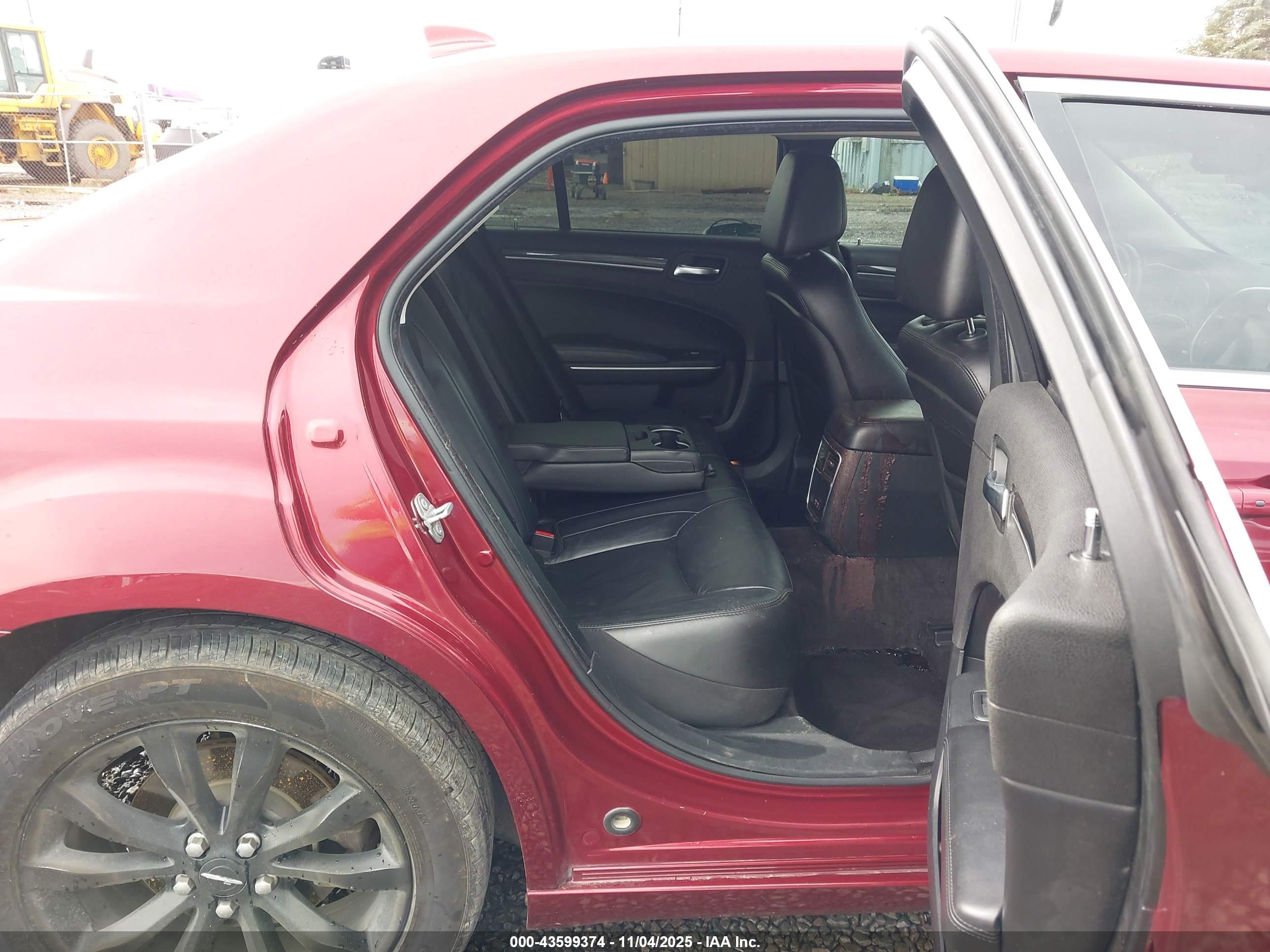 CHRYSLER 300 image 8