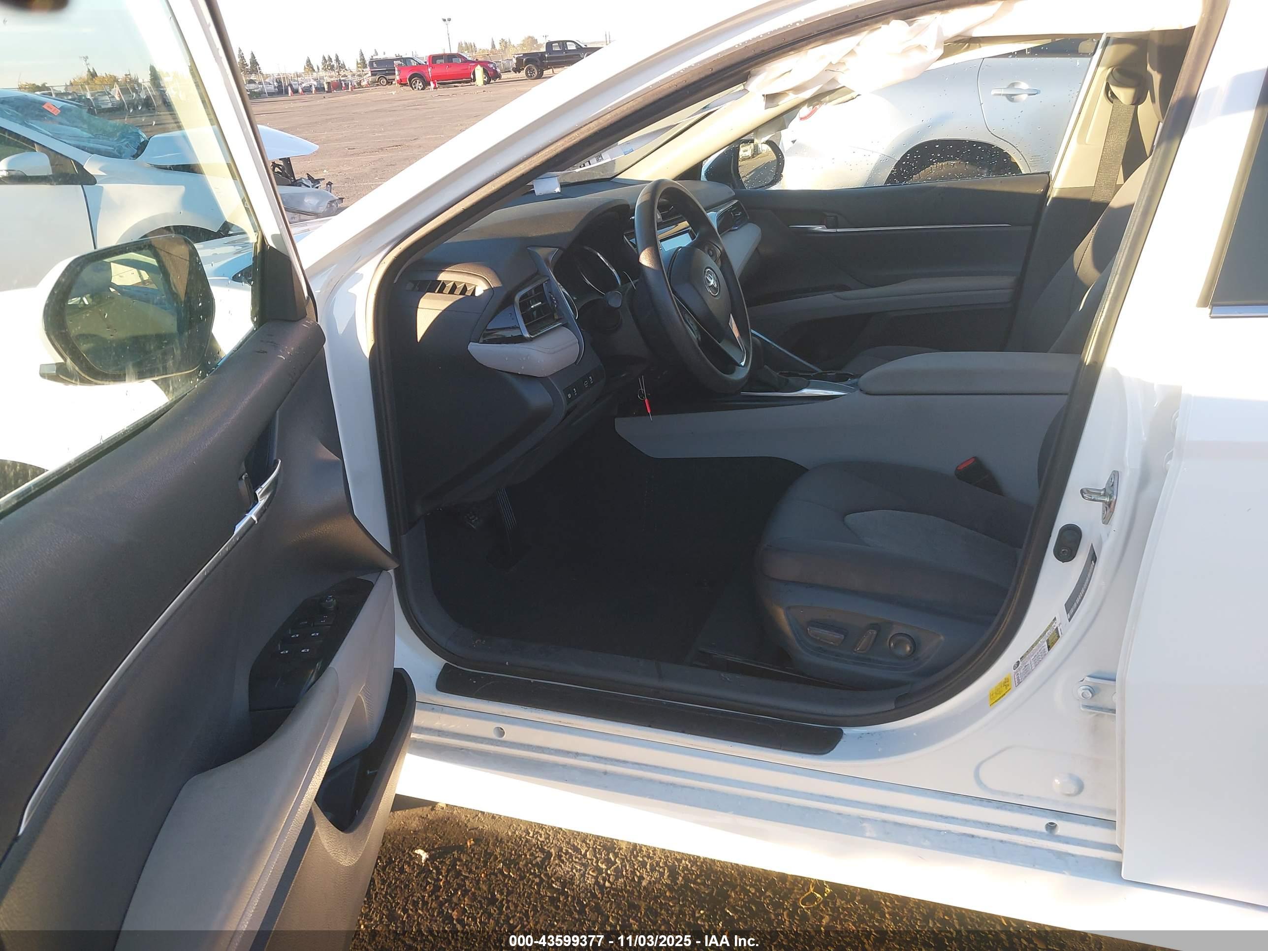 TOYOTA CAMRY image 5