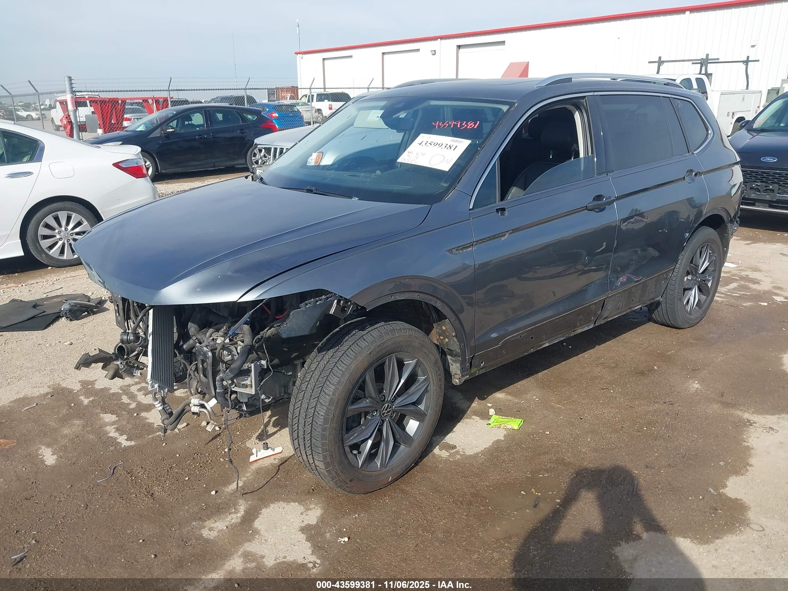 VOLKSWAGEN TIGUAN image 2