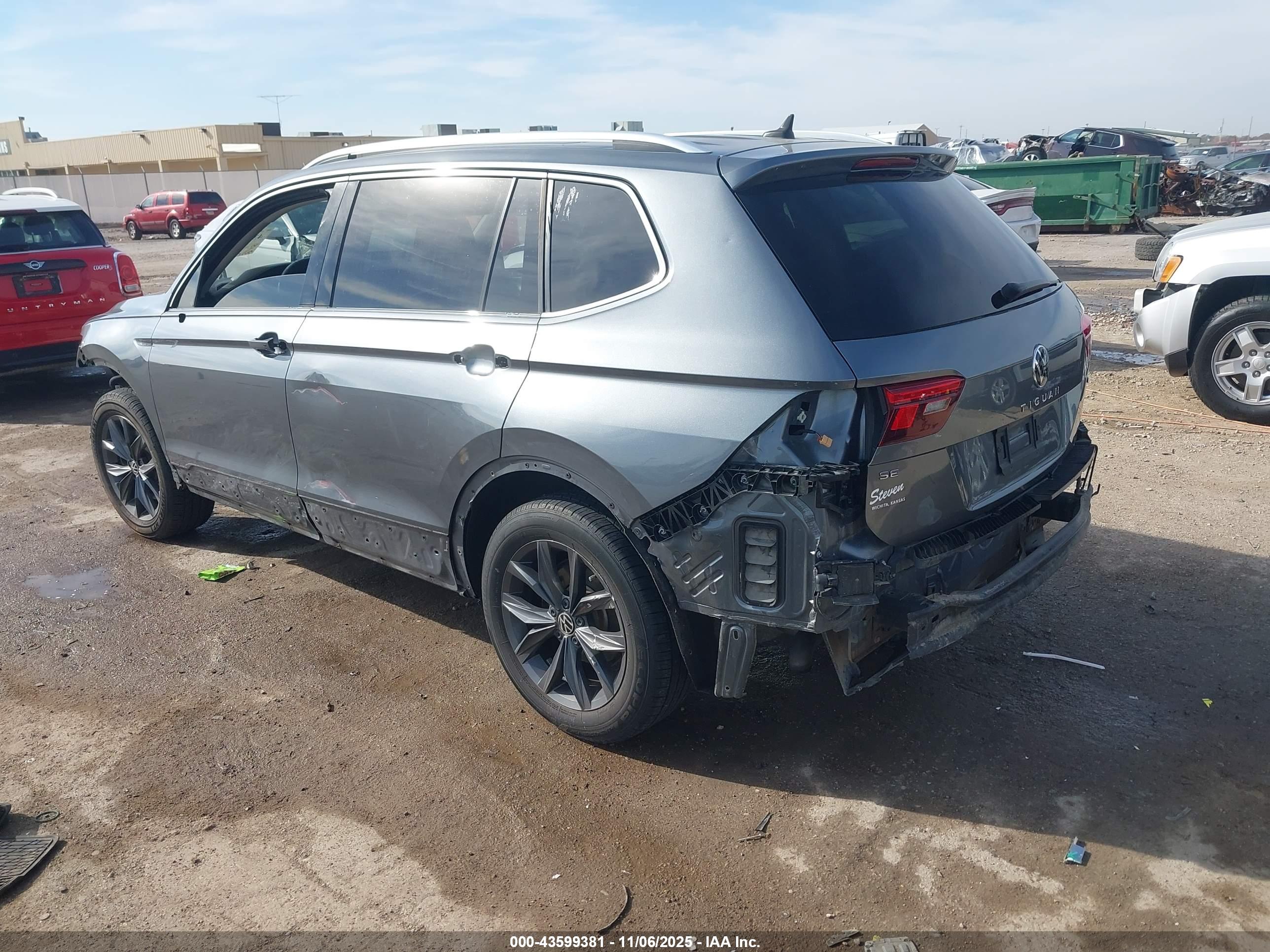 VOLKSWAGEN TIGUAN image 3