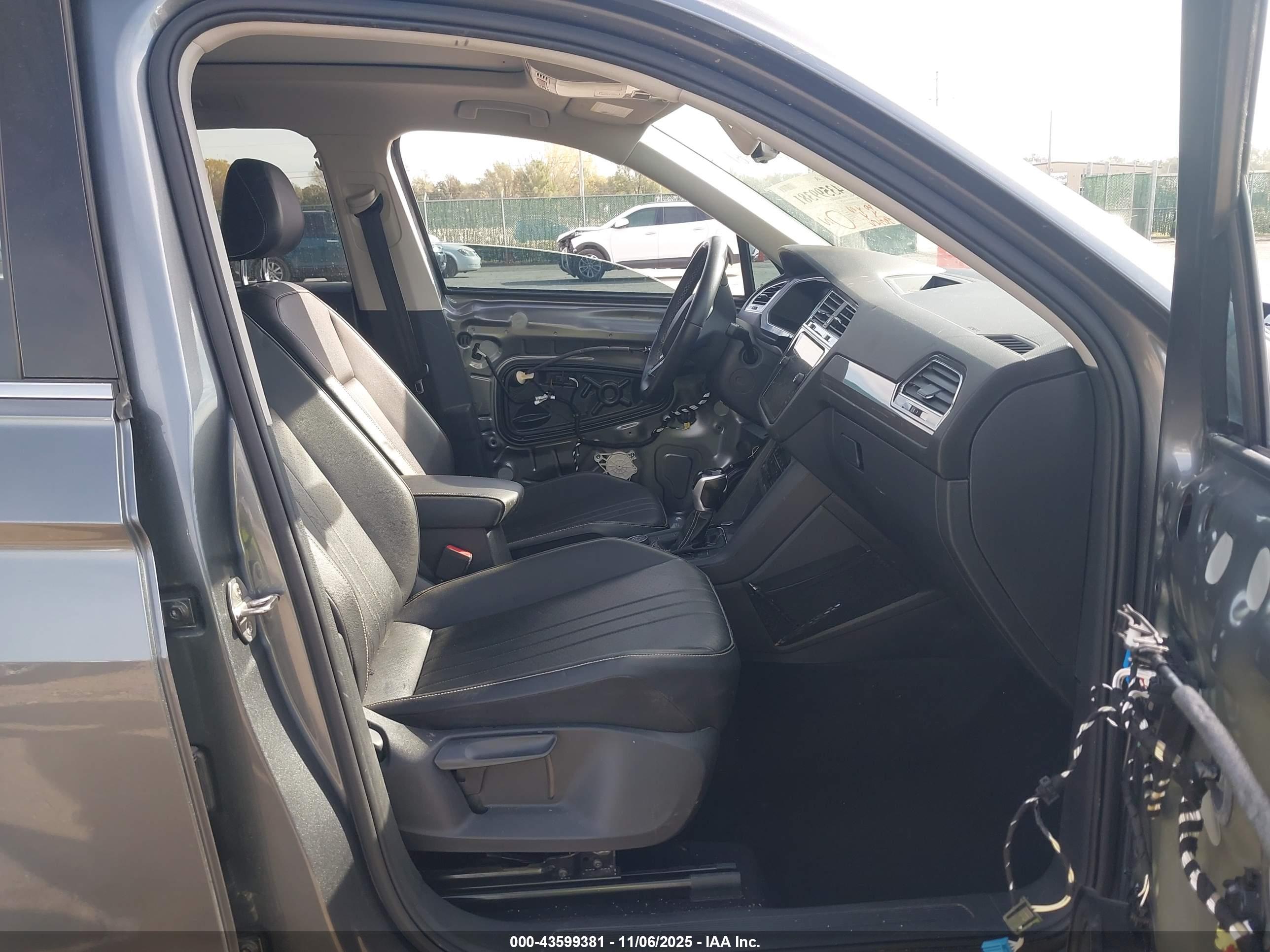 VOLKSWAGEN TIGUAN image 5