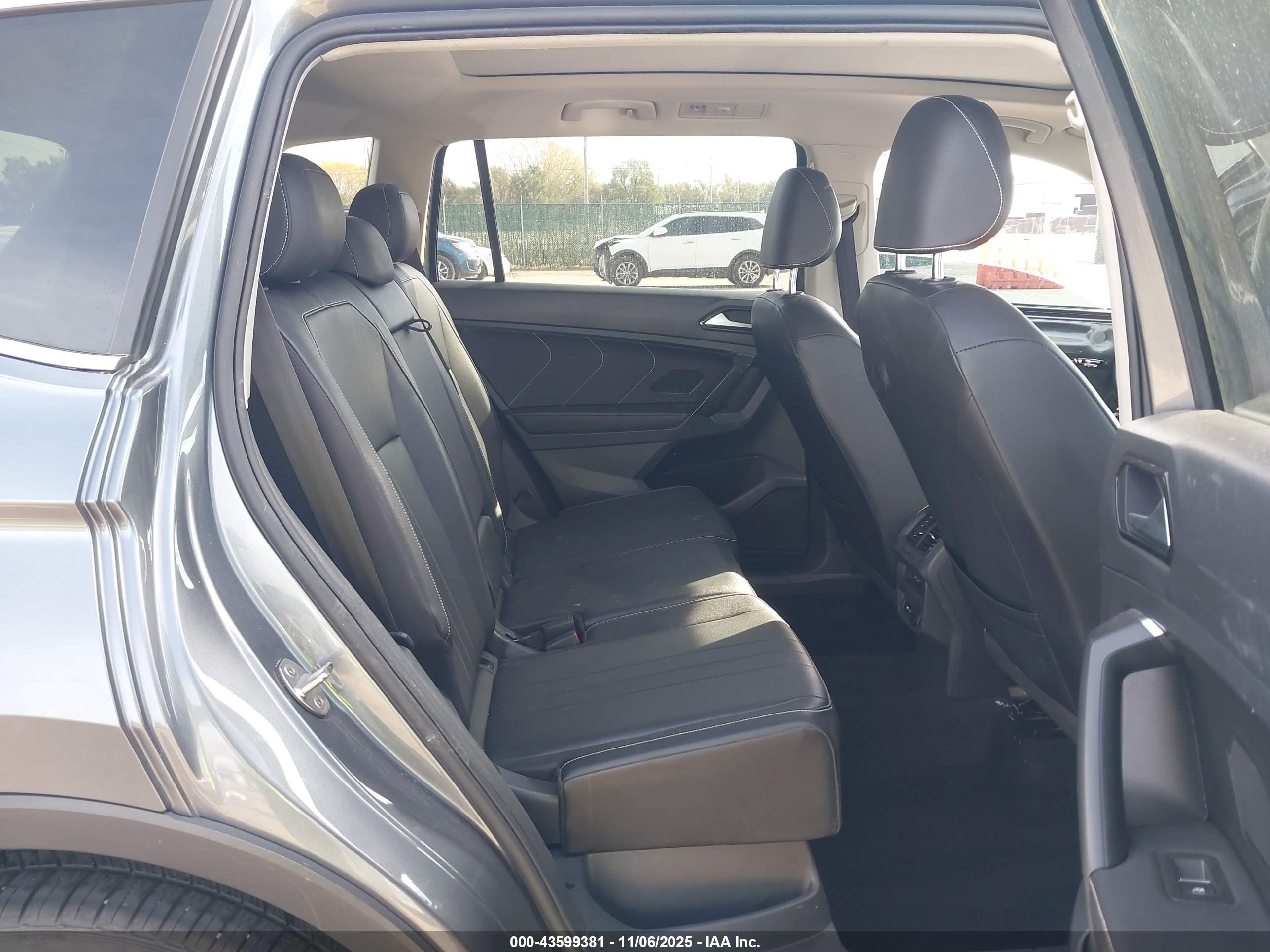 VOLKSWAGEN TIGUAN image 8