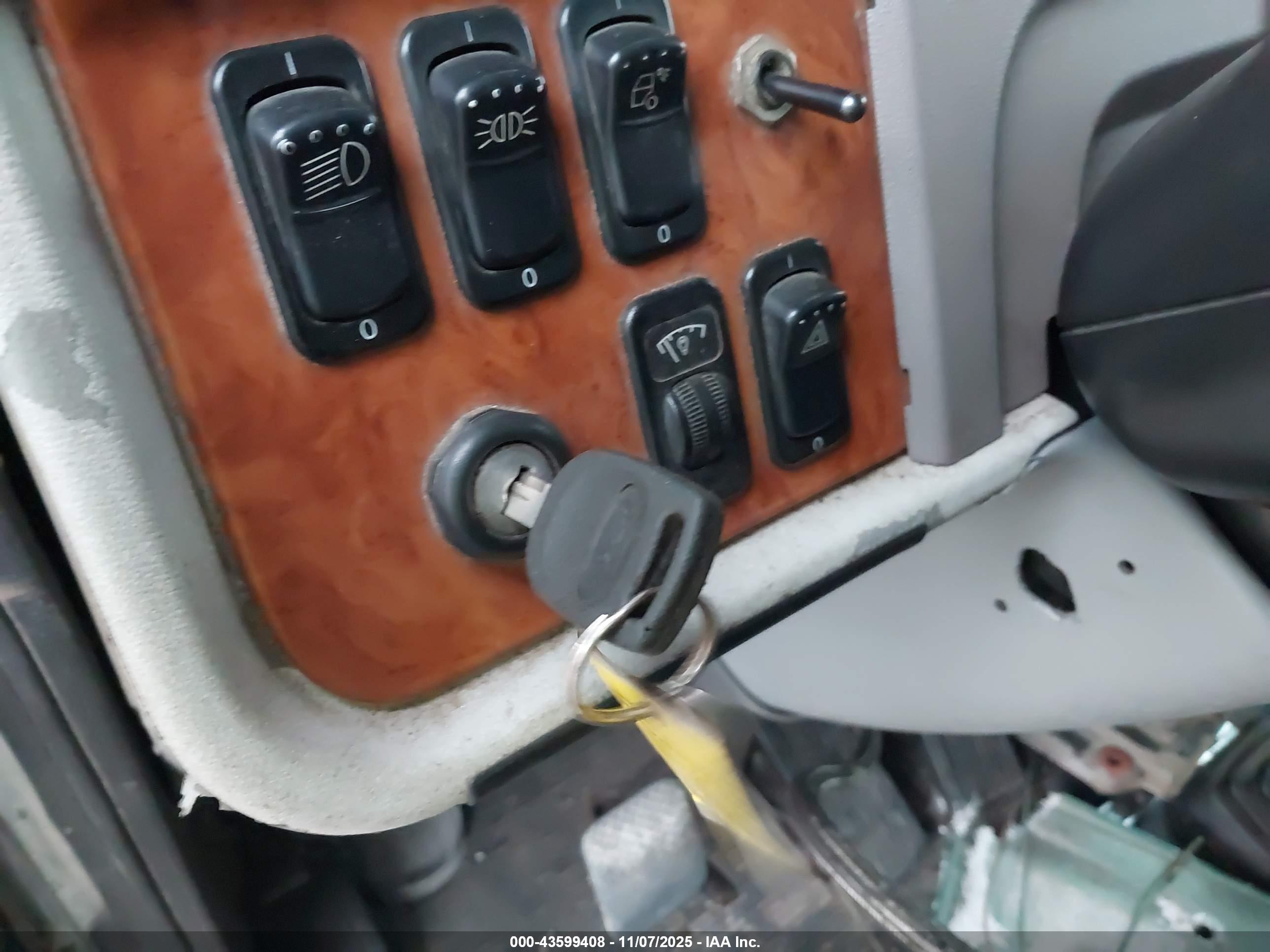 PETERBILT 379 image 11