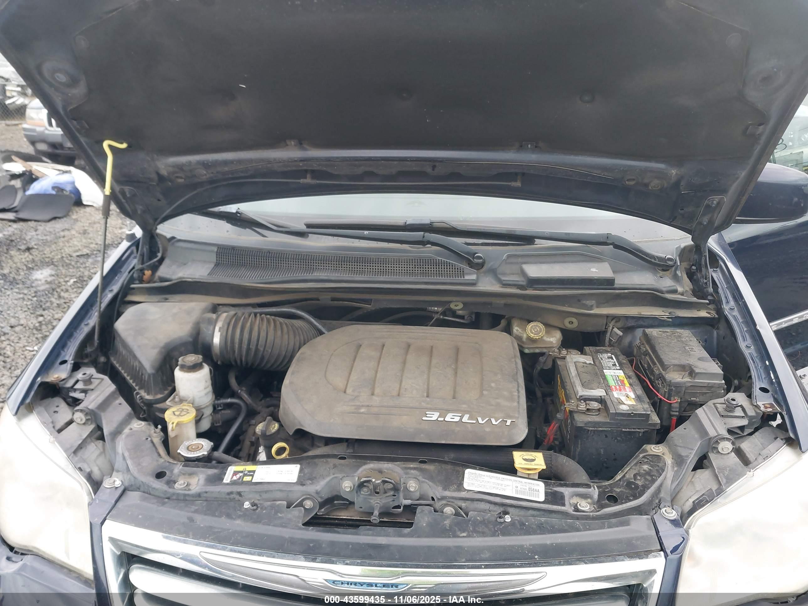 CHRYSLER TOWN image 10