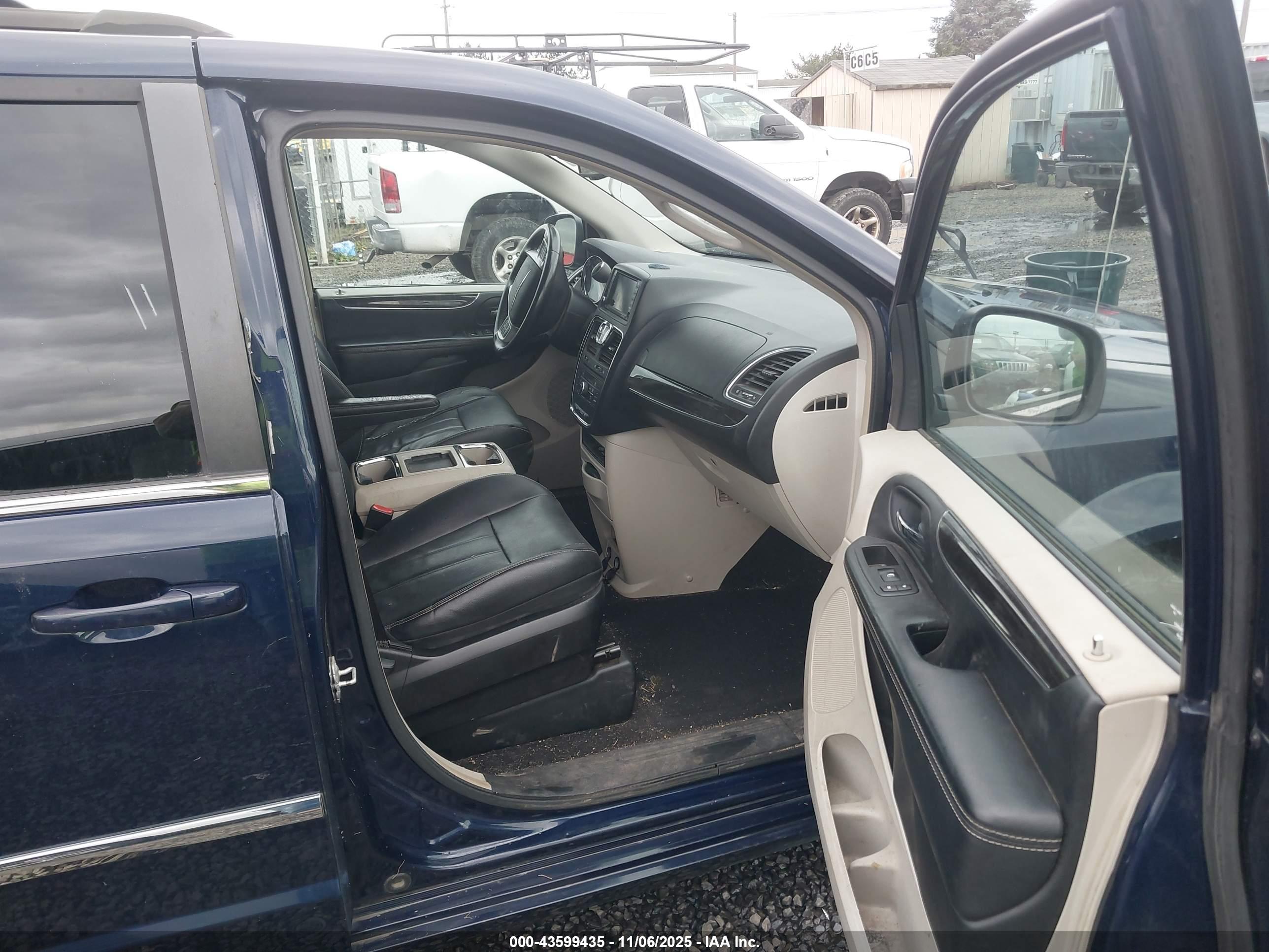 CHRYSLER TOWN image 5