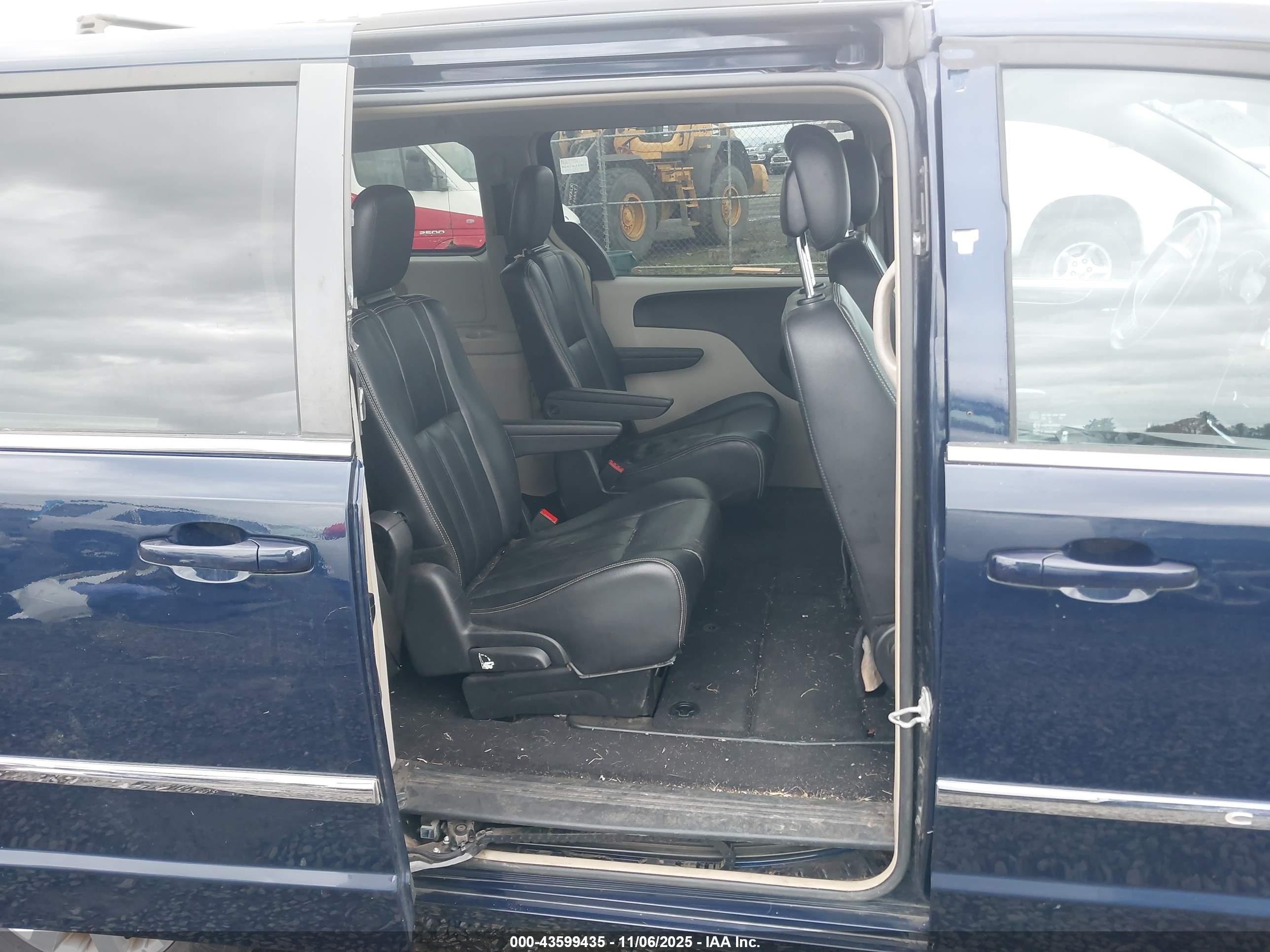 CHRYSLER TOWN image 8
