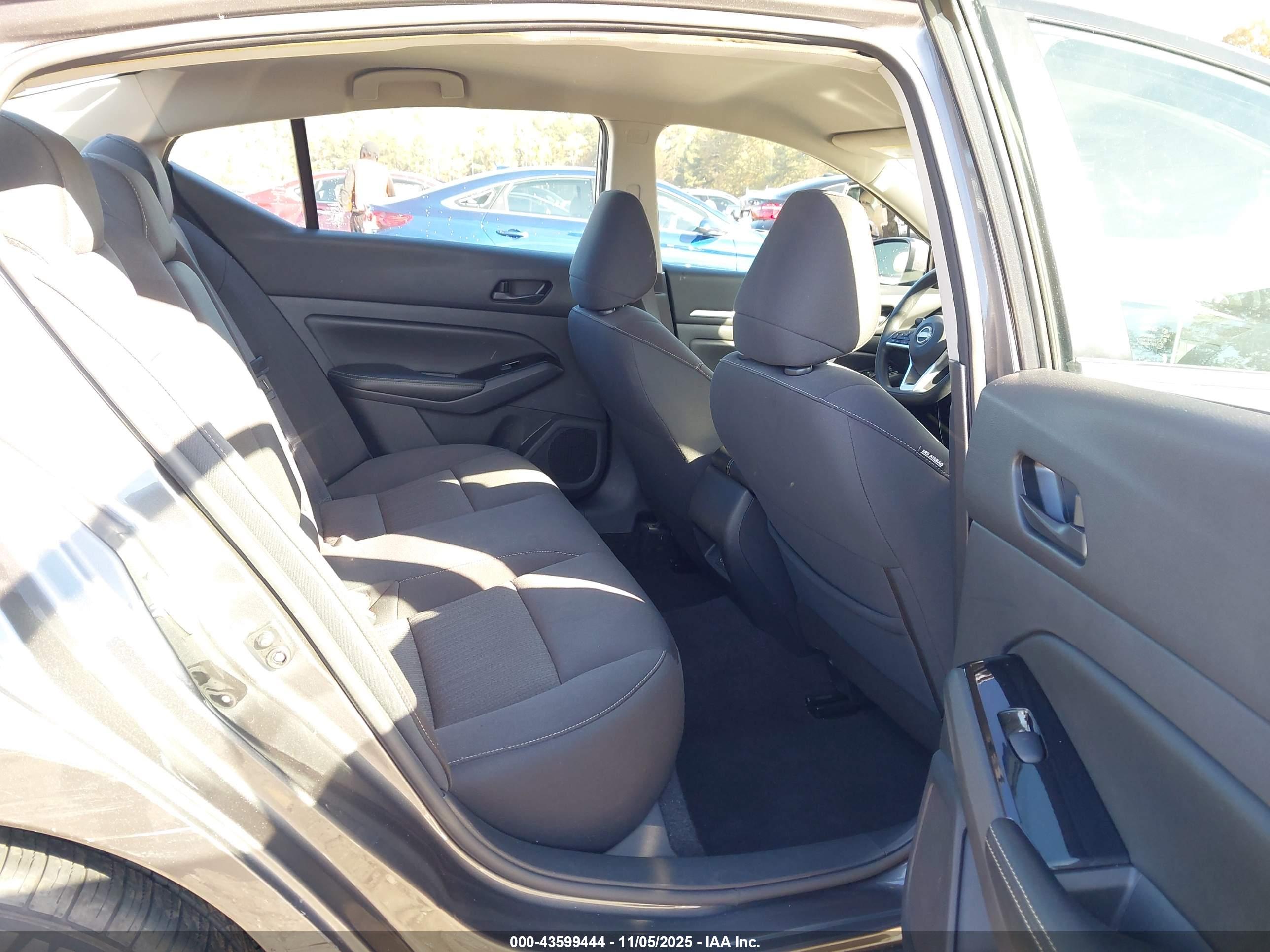 NISSAN ALTIMA image 8