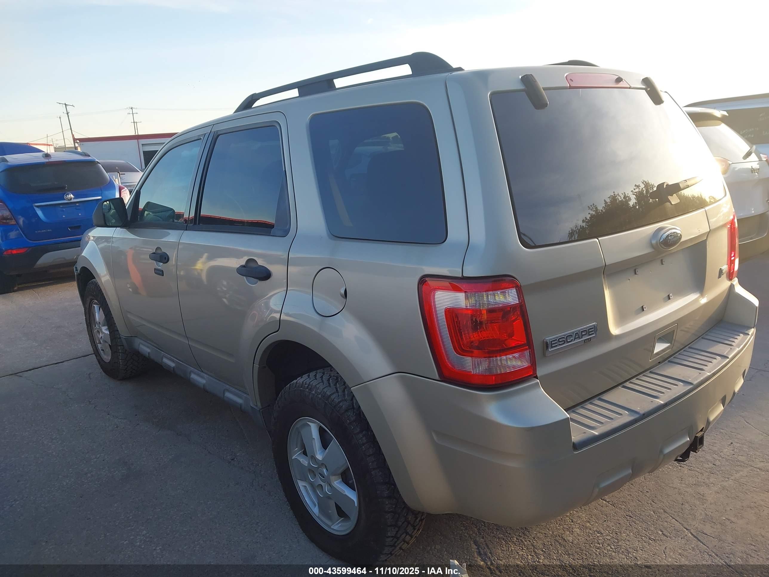 FORD ESCAPE image 3