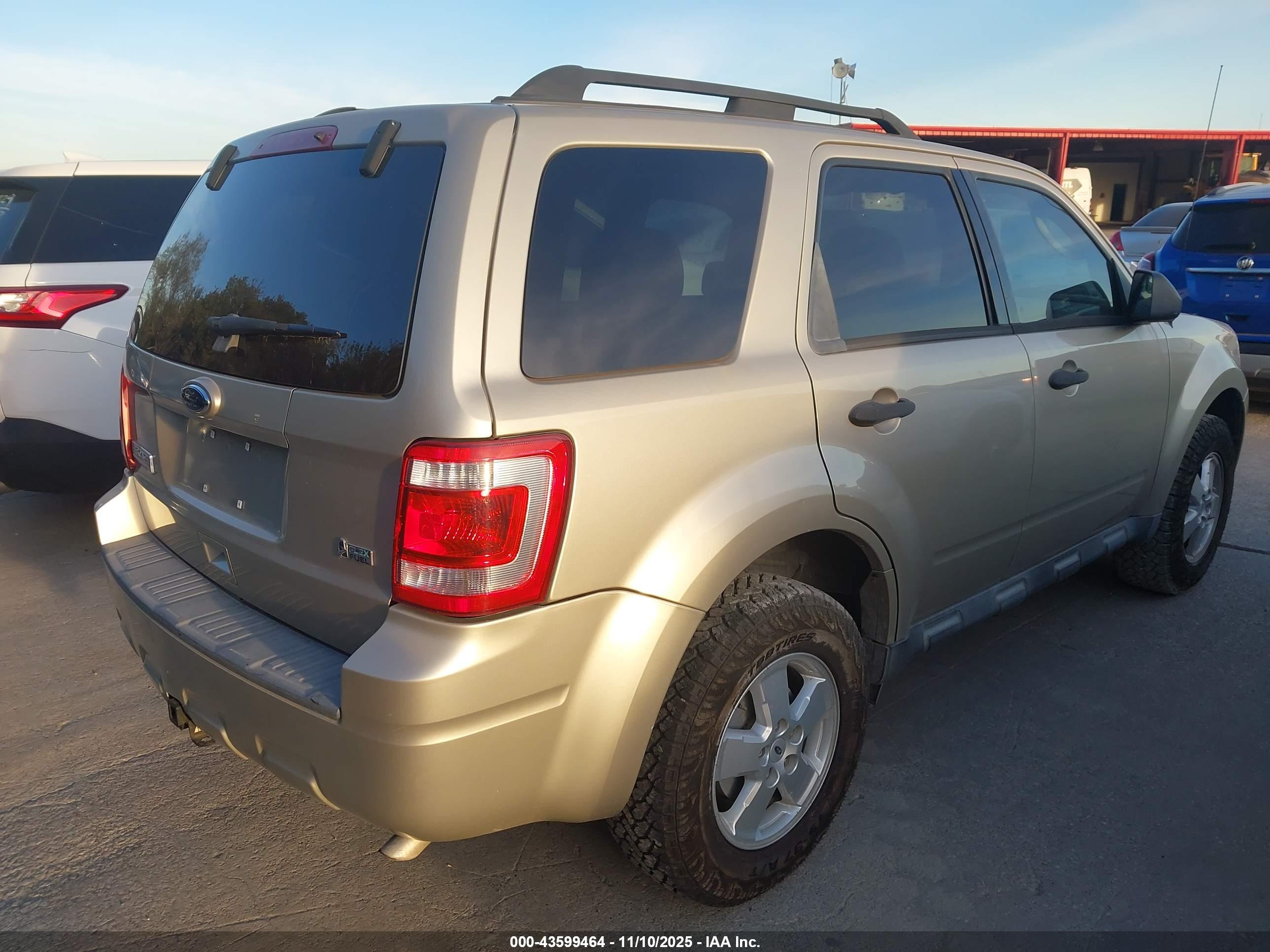 FORD ESCAPE image 4
