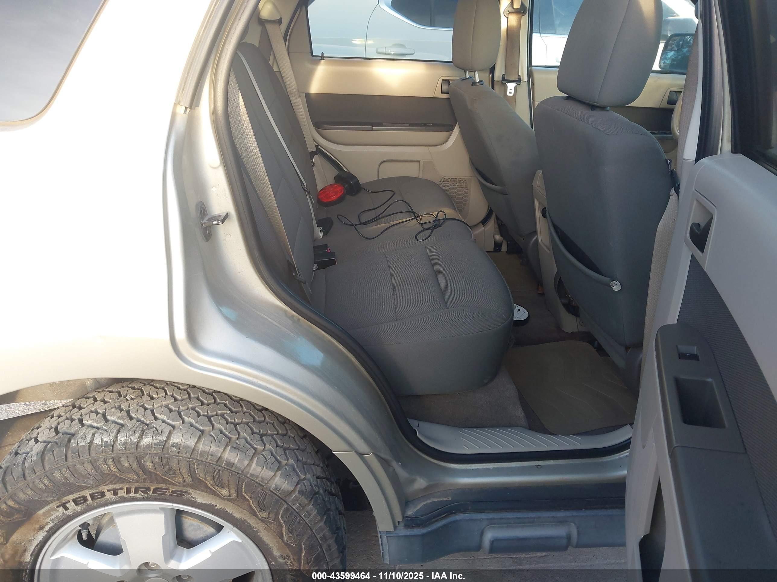 FORD ESCAPE image 8