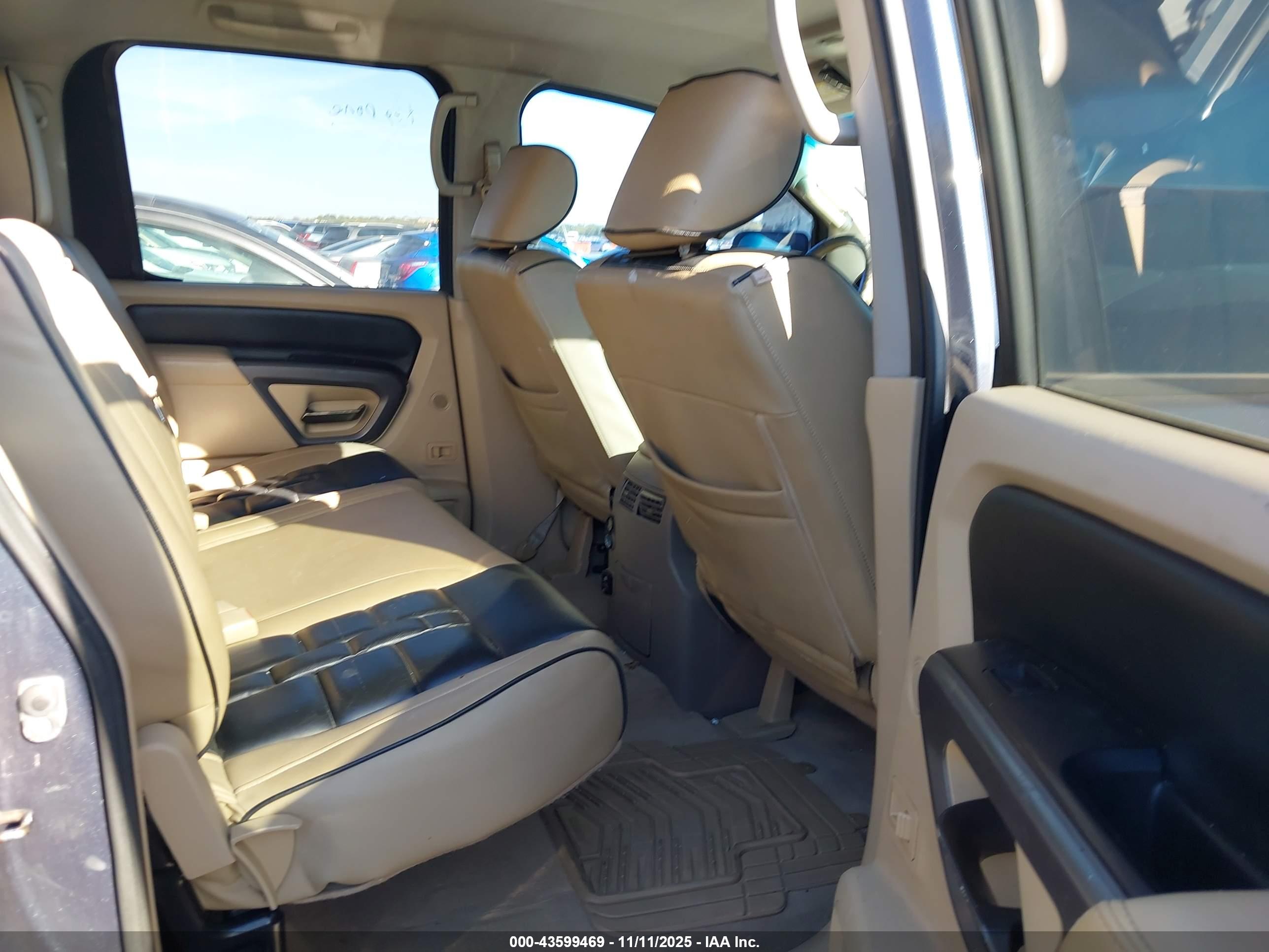 NISSAN TITAN image 8
