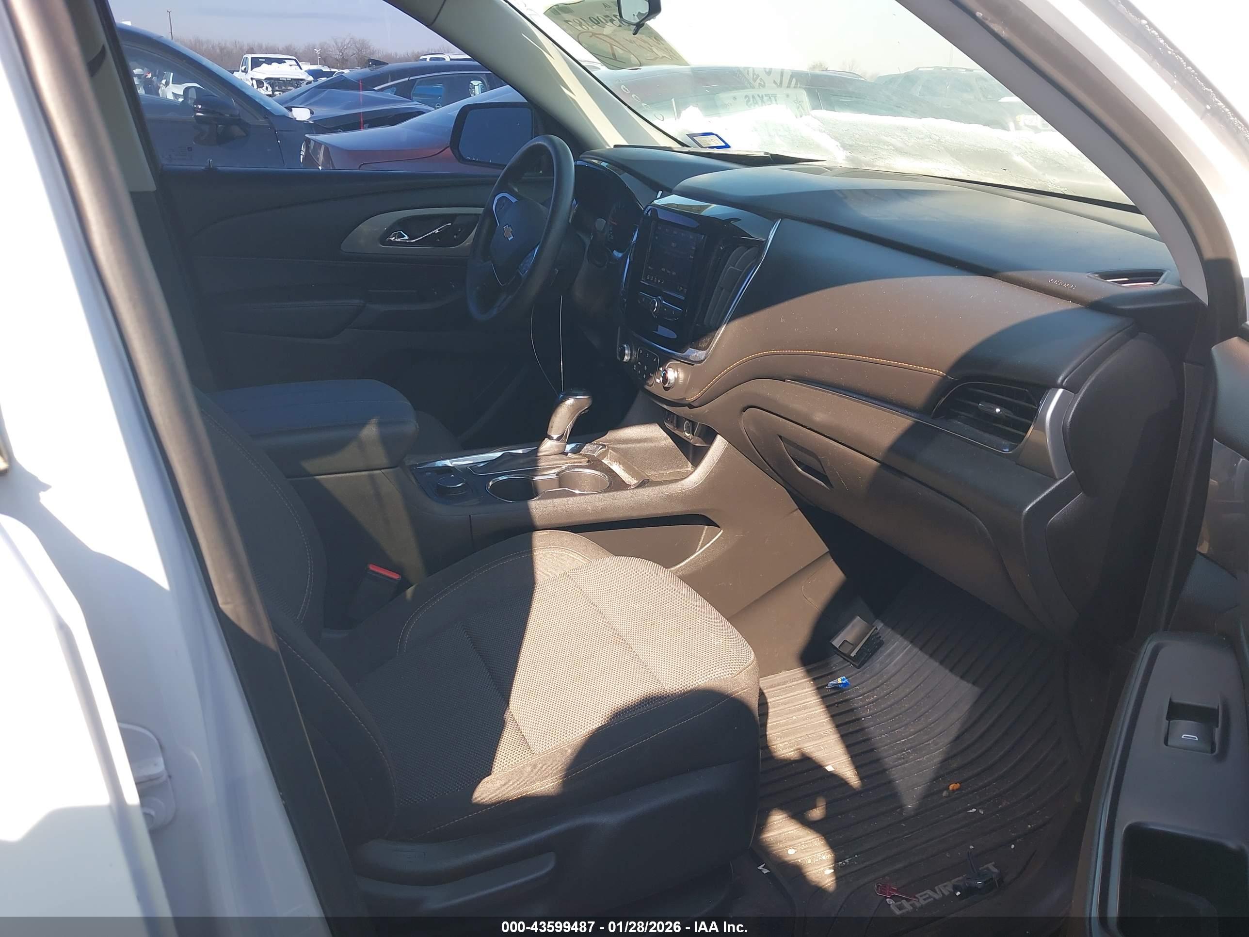 CHEVROLET TRAVERSE image 5