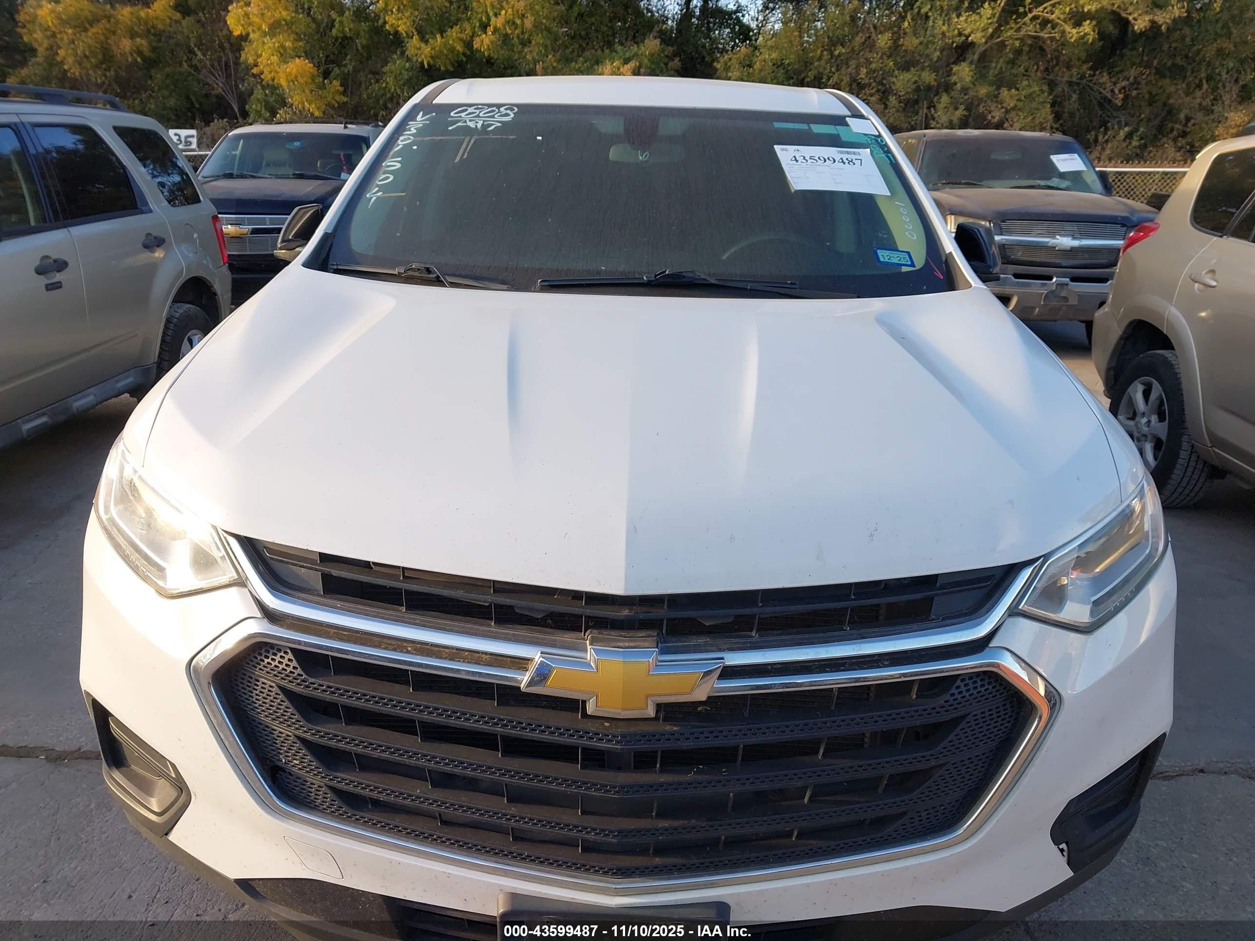 CHEVROLET TRAVERSE image 6