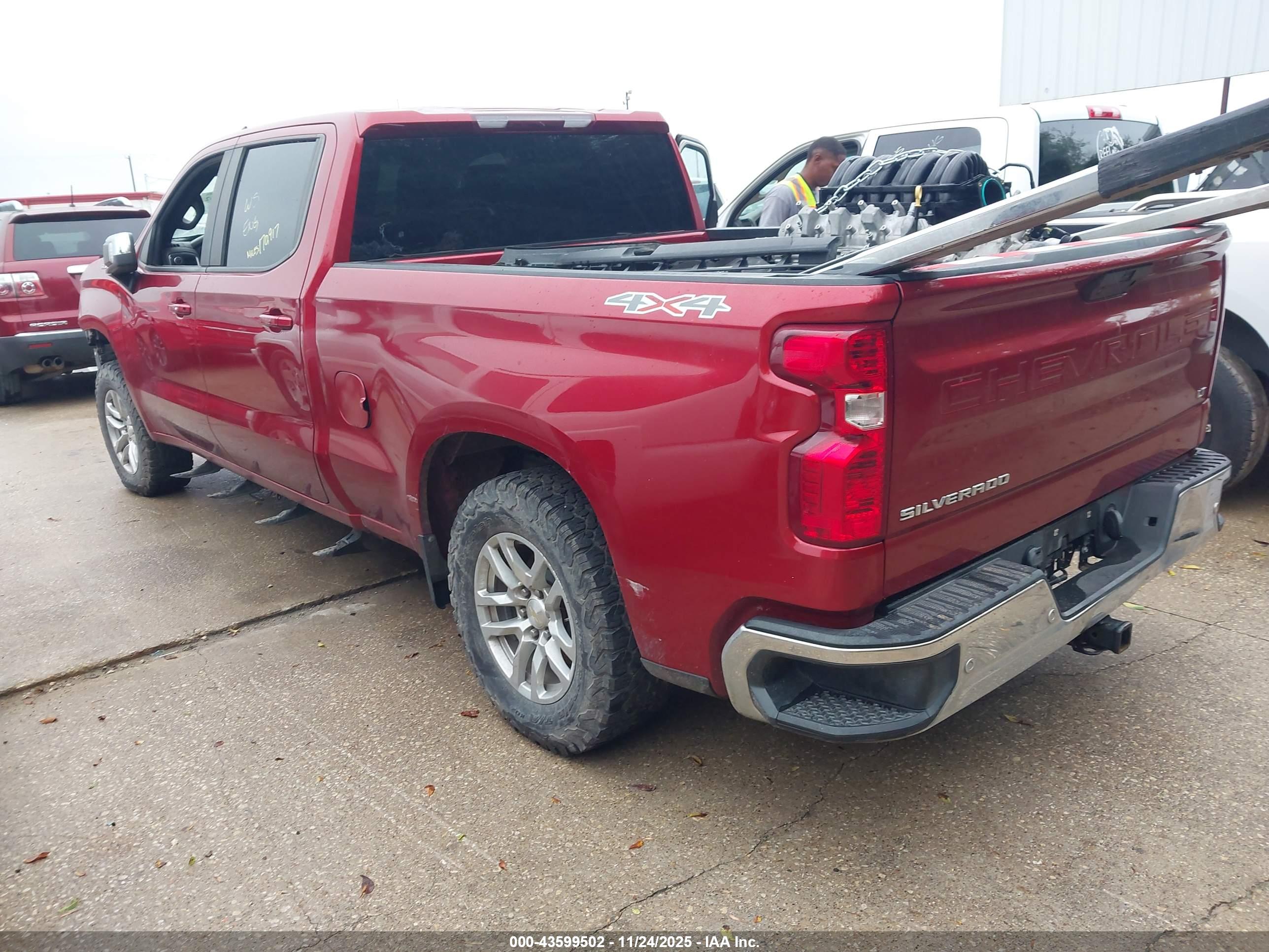 CHEVROLET SILVERADO image 3