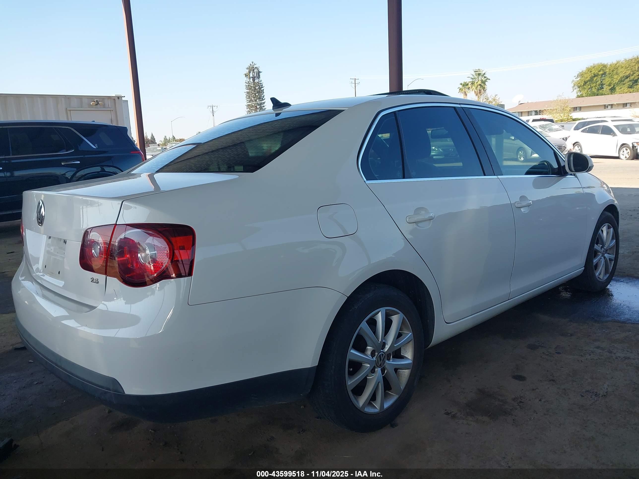 VOLKSWAGEN JETTA image 4