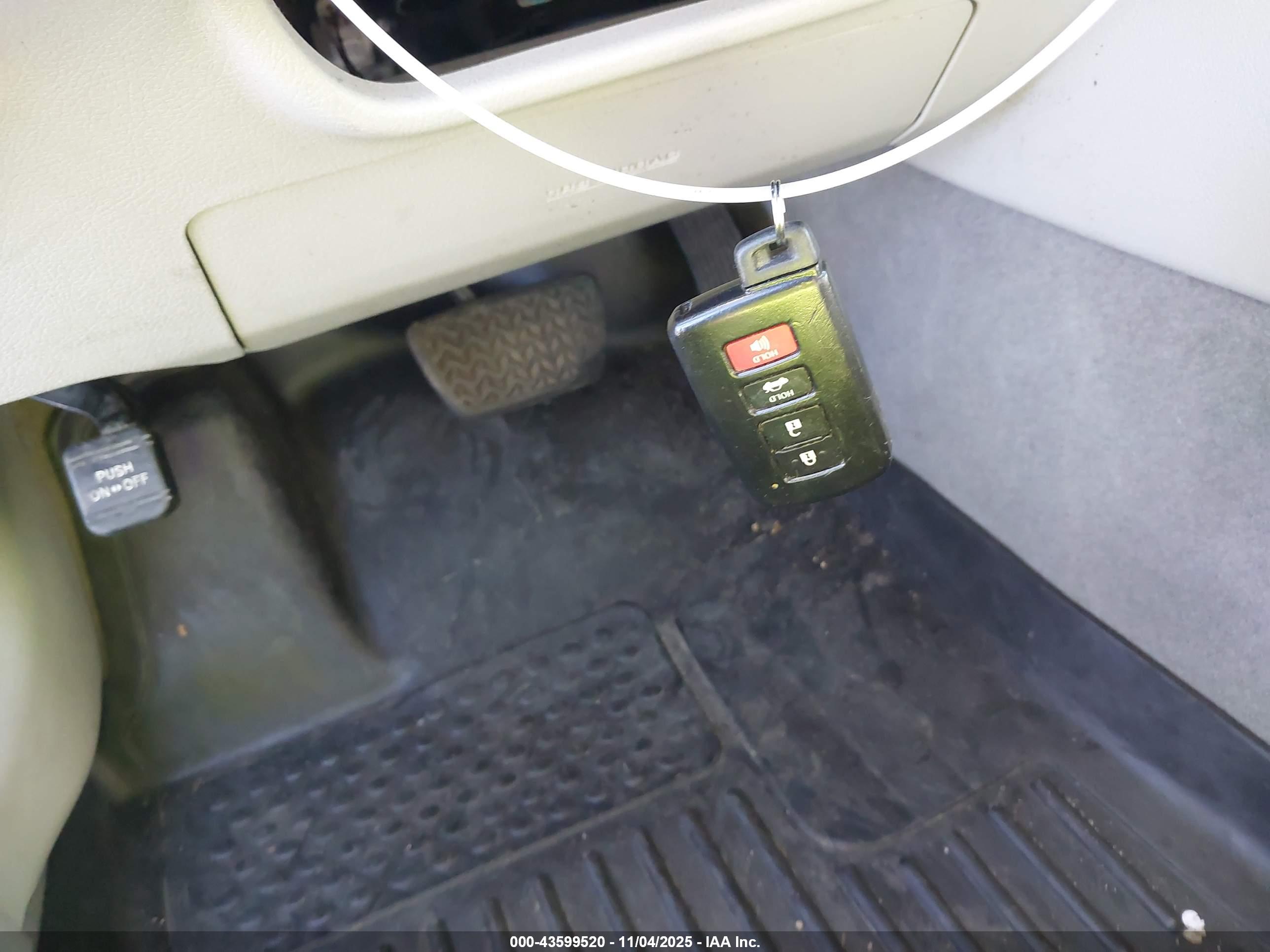 TOYOTA CAMRY image 11