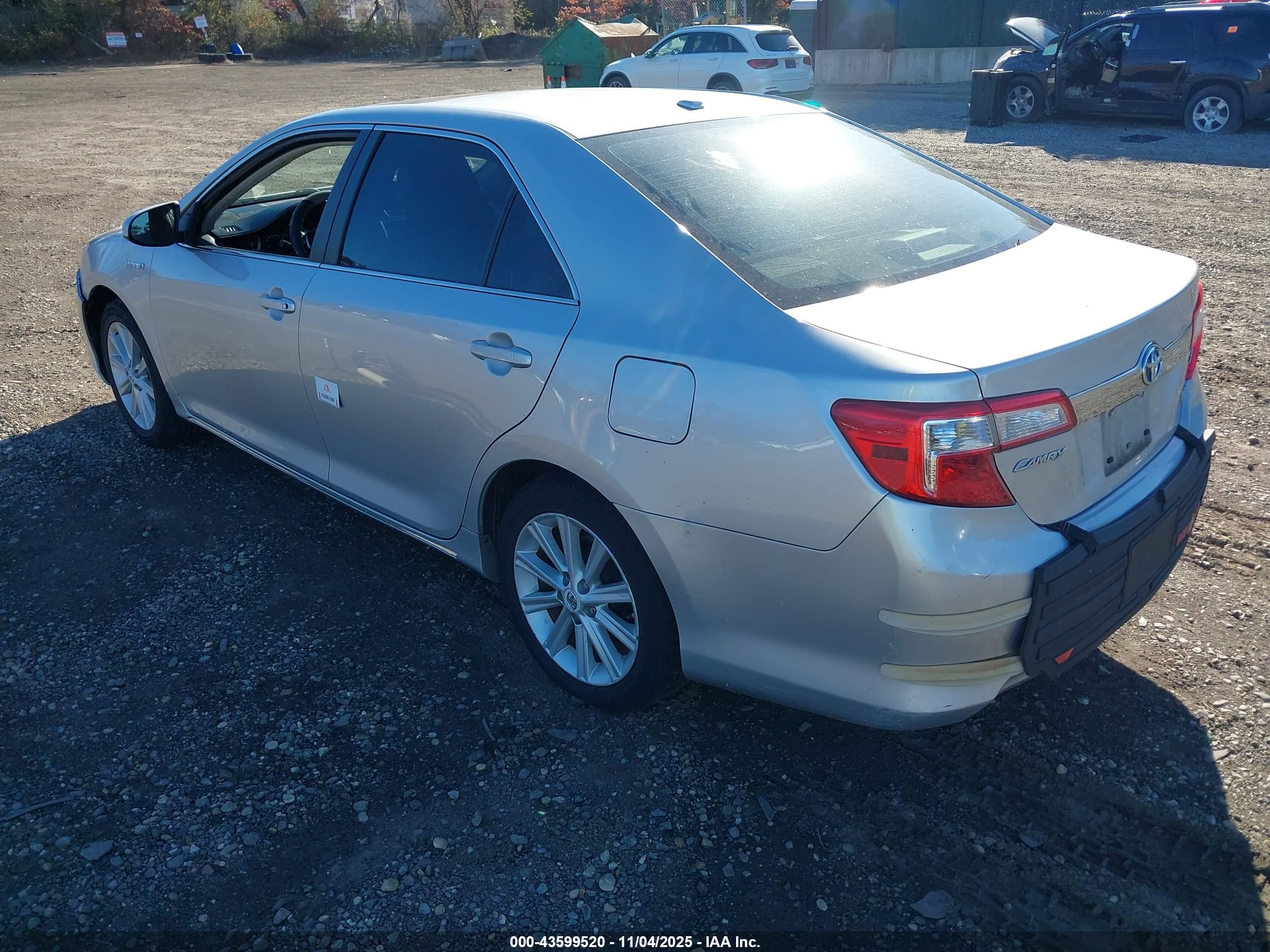 TOYOTA CAMRY image 3