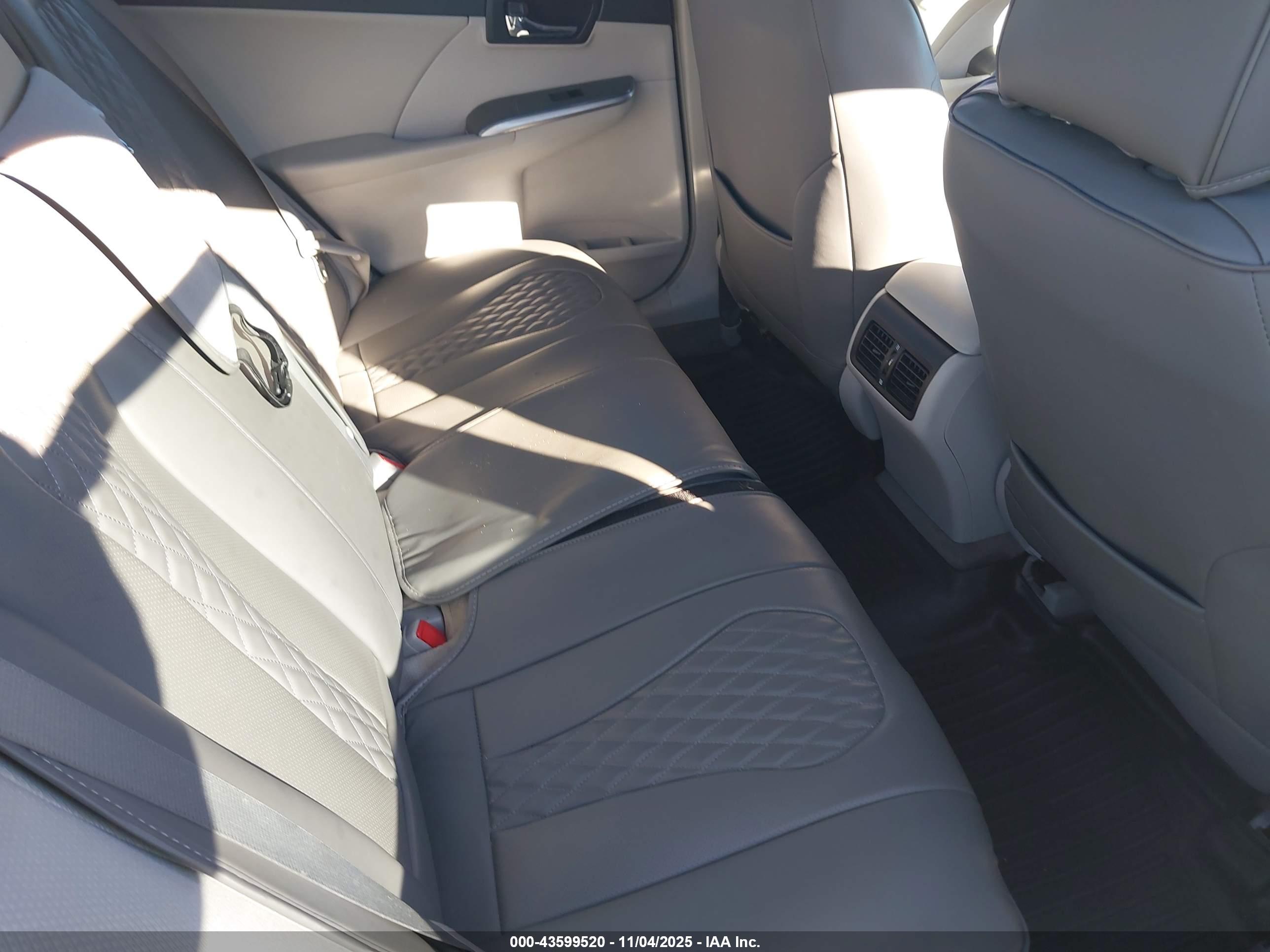 TOYOTA CAMRY image 8
