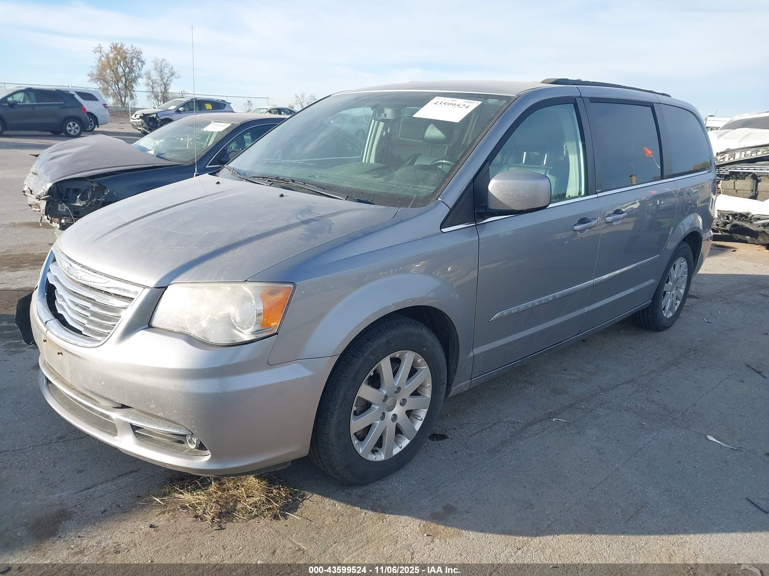 CHRYSLER TOWN image 2