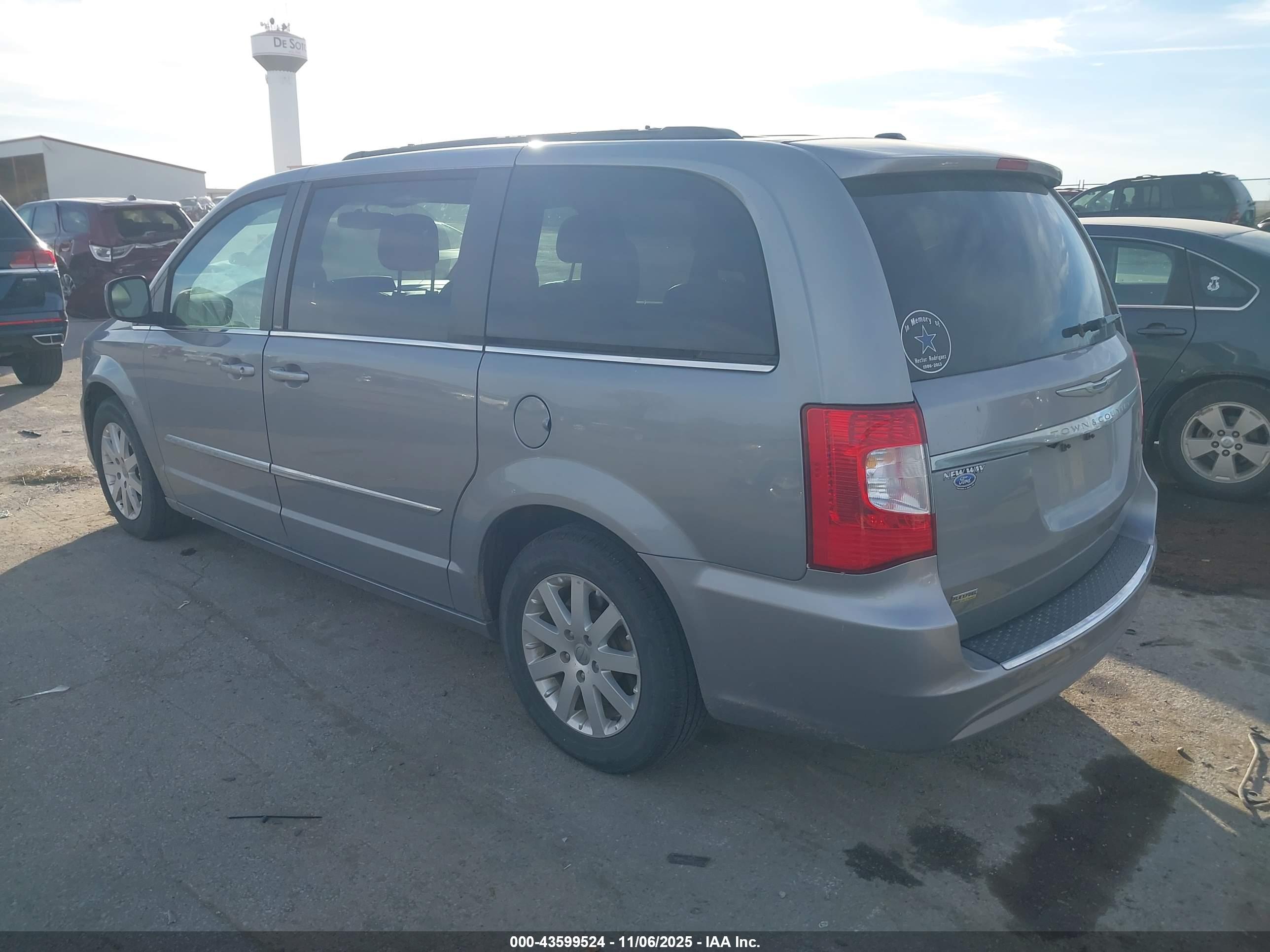 CHRYSLER TOWN image 3