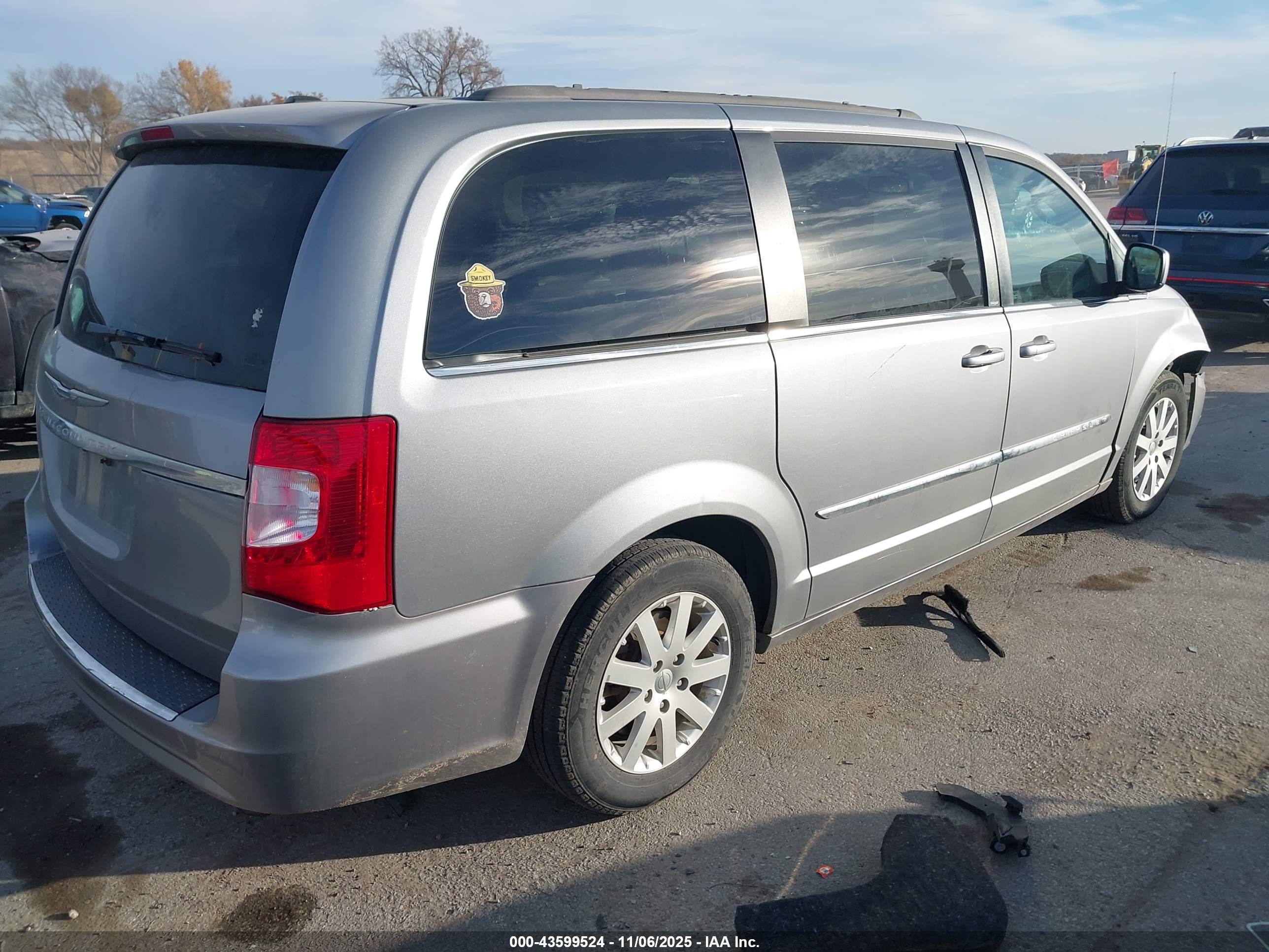 CHRYSLER TOWN image 4