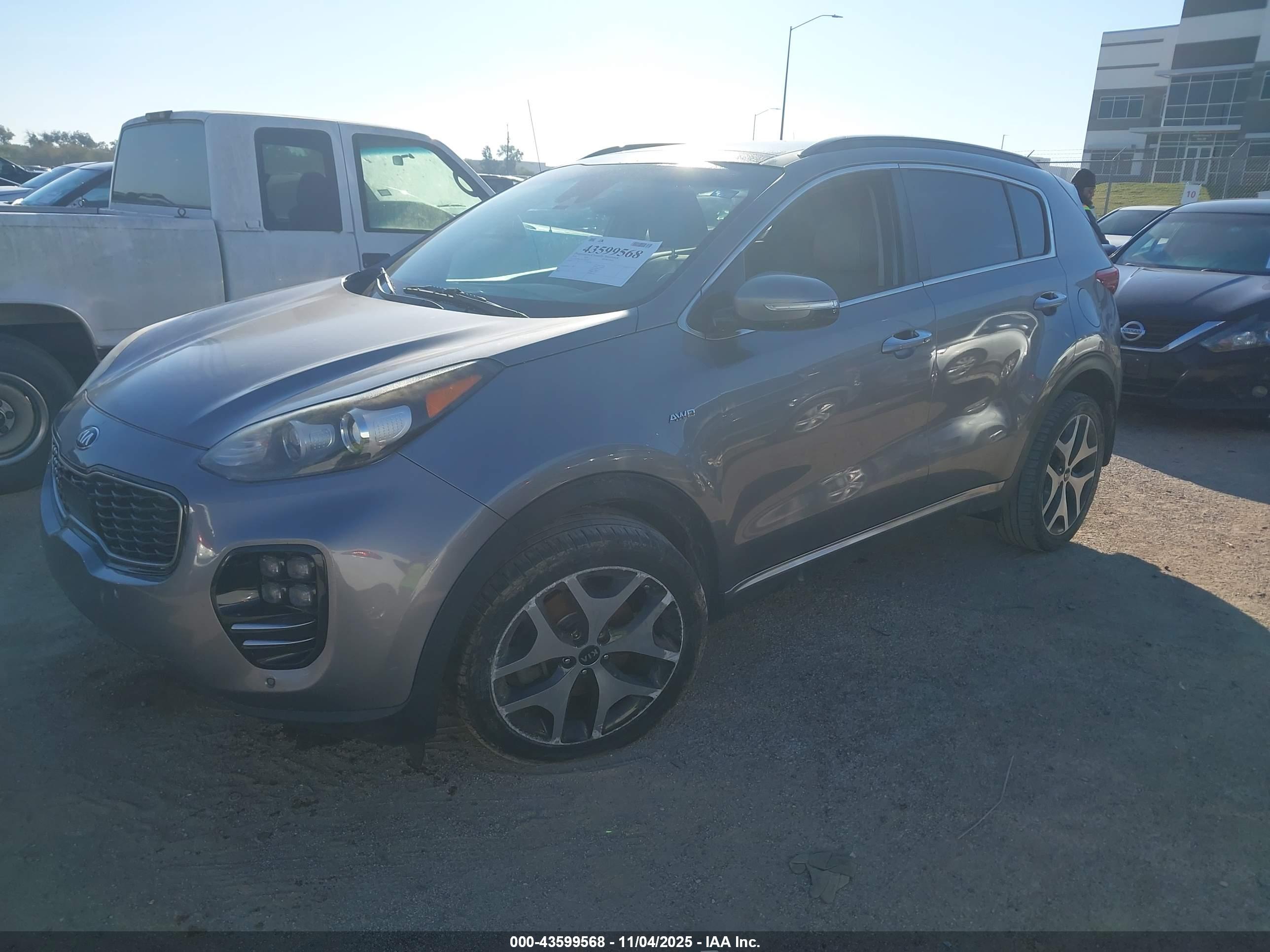 KIA SPORTAGE image 2
