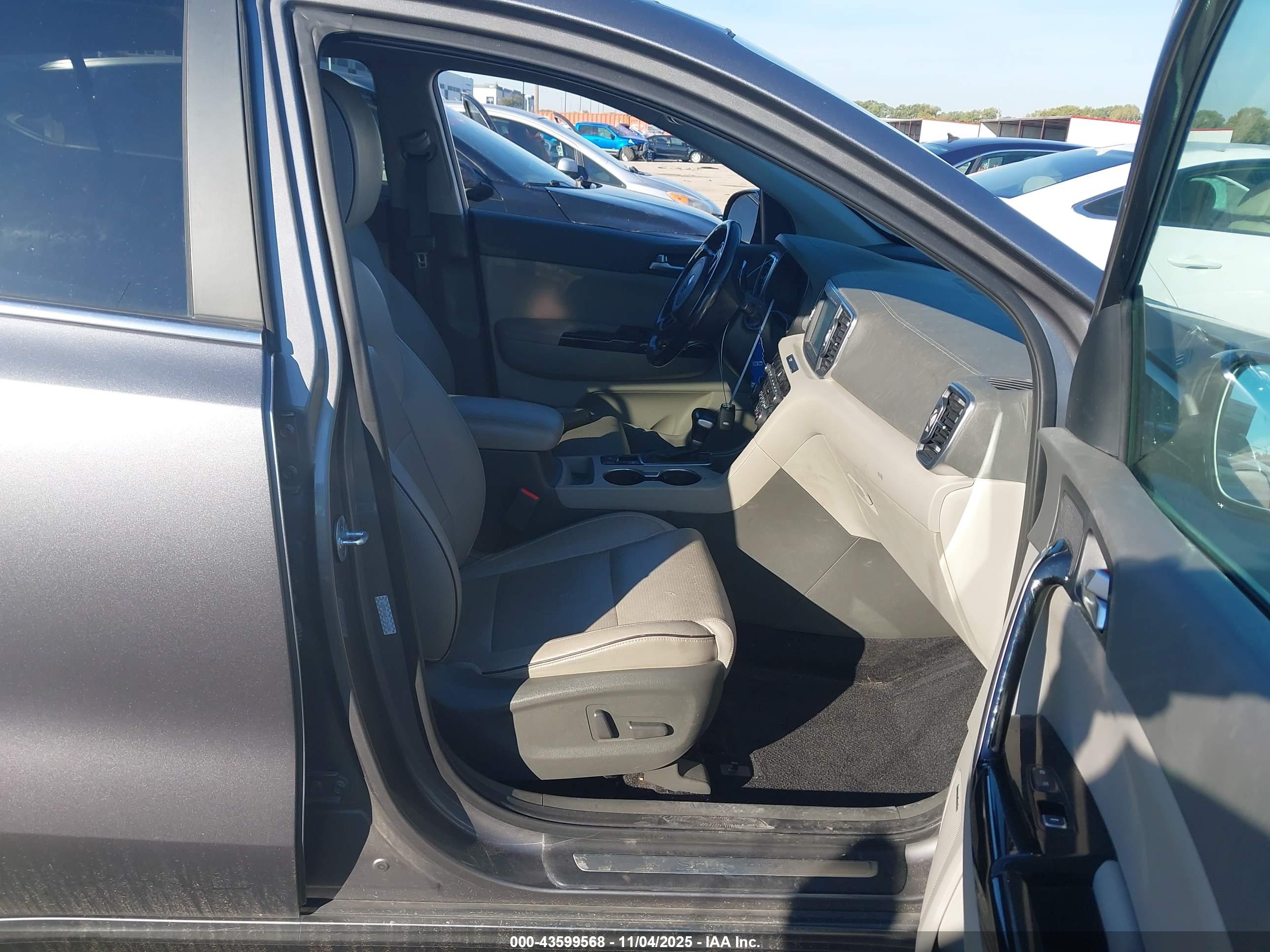KIA SPORTAGE image 5