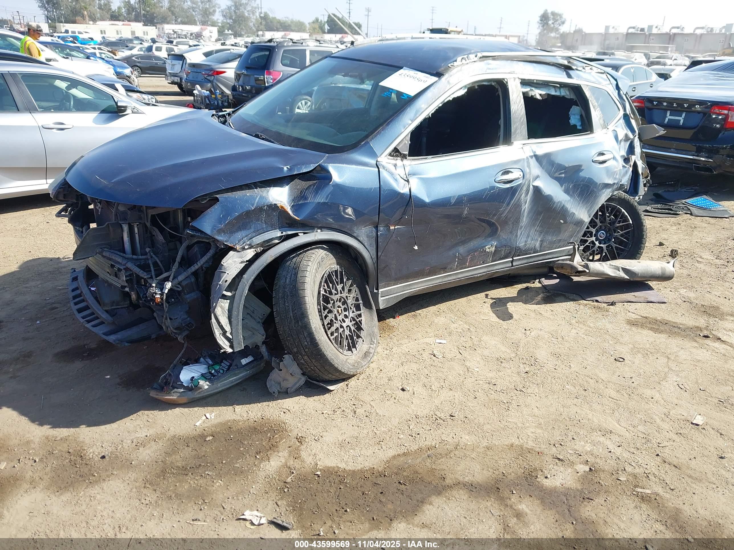 NISSAN ROGUE image 2