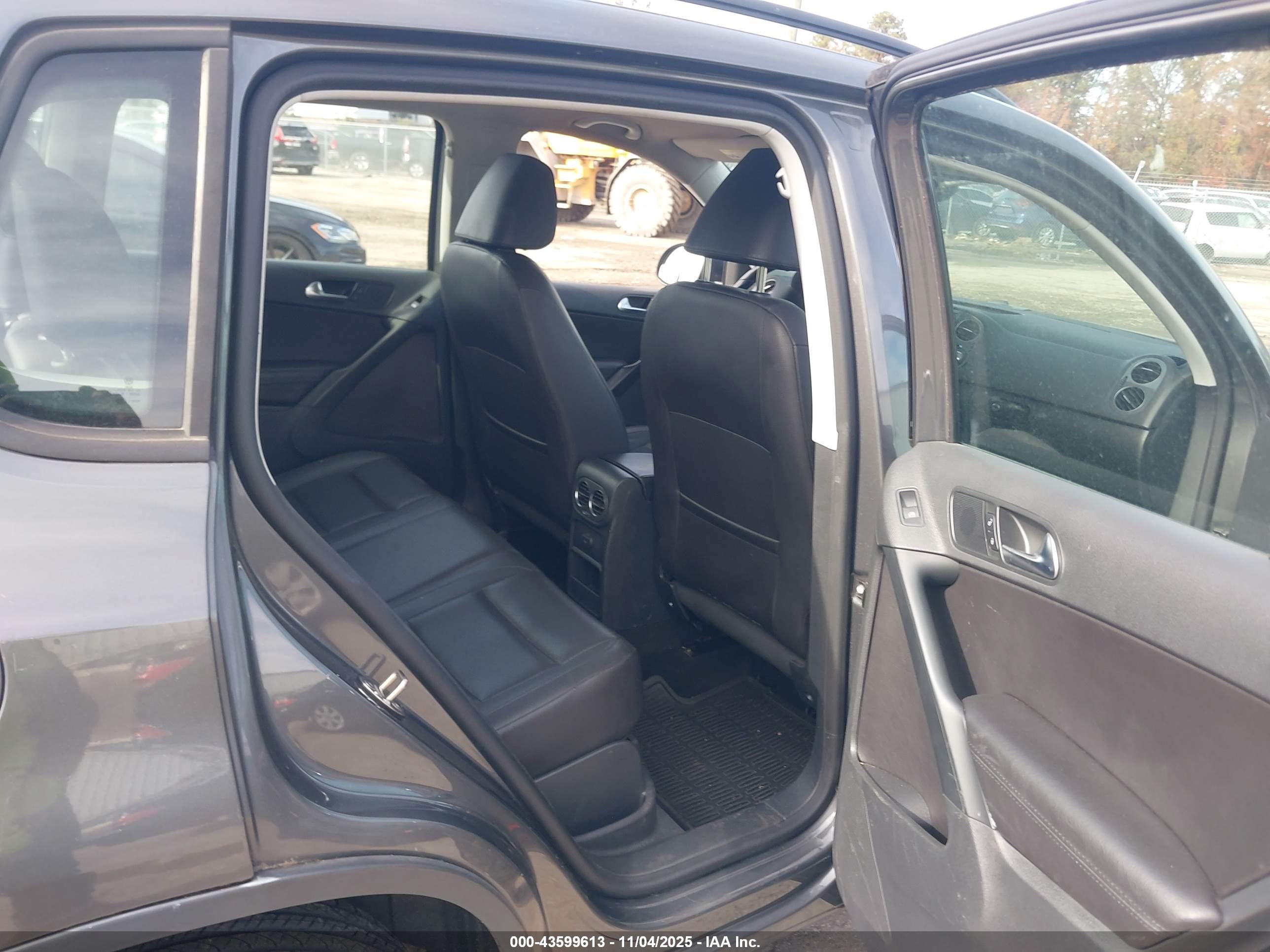 VOLKSWAGEN TIGUAN image 8